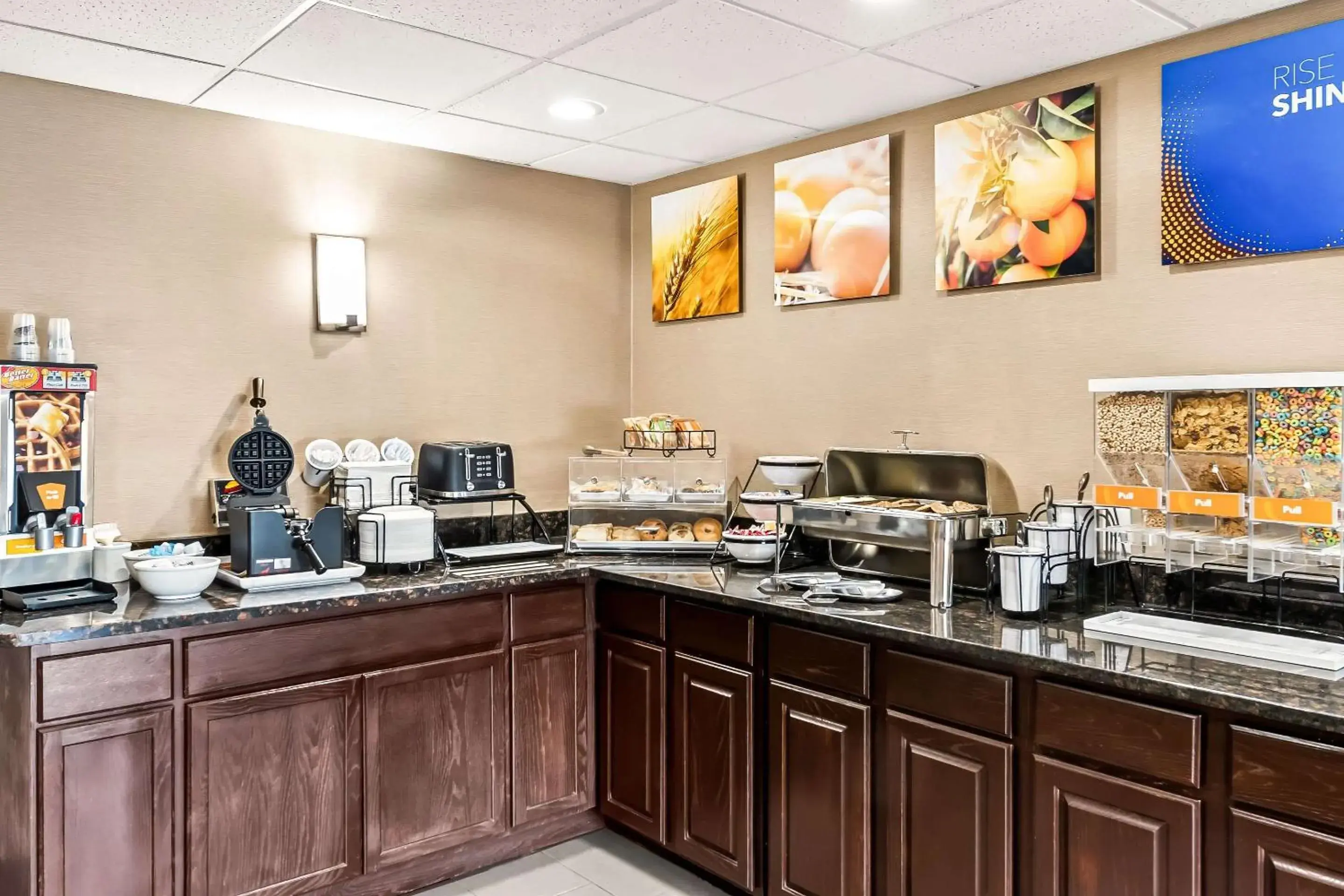 Breakfast in Comfort Inn & Suites Heath - Newark South Breakfast in Comfort Inn & Suites Heath - Newark South
