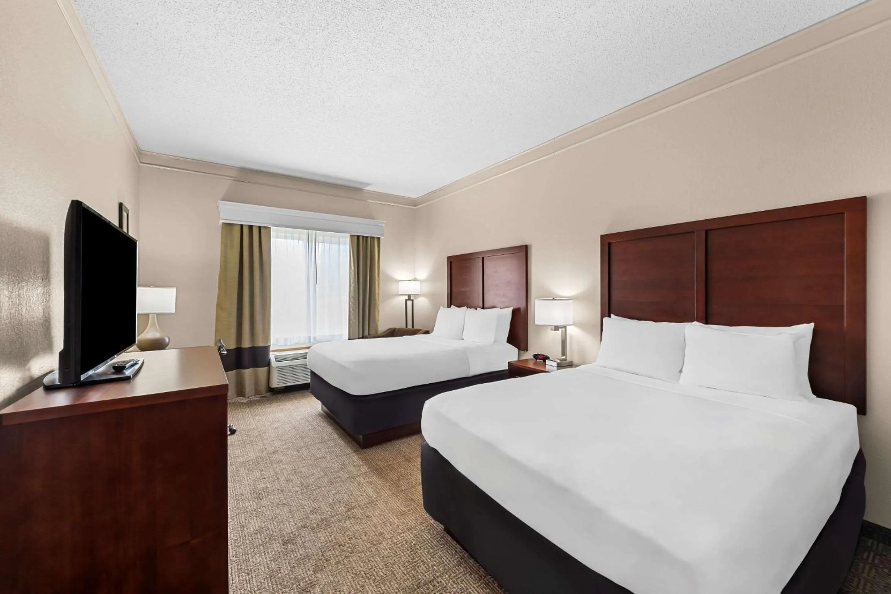 Bedroom, Bed in Comfort Inn & Suites Heath - Newark South