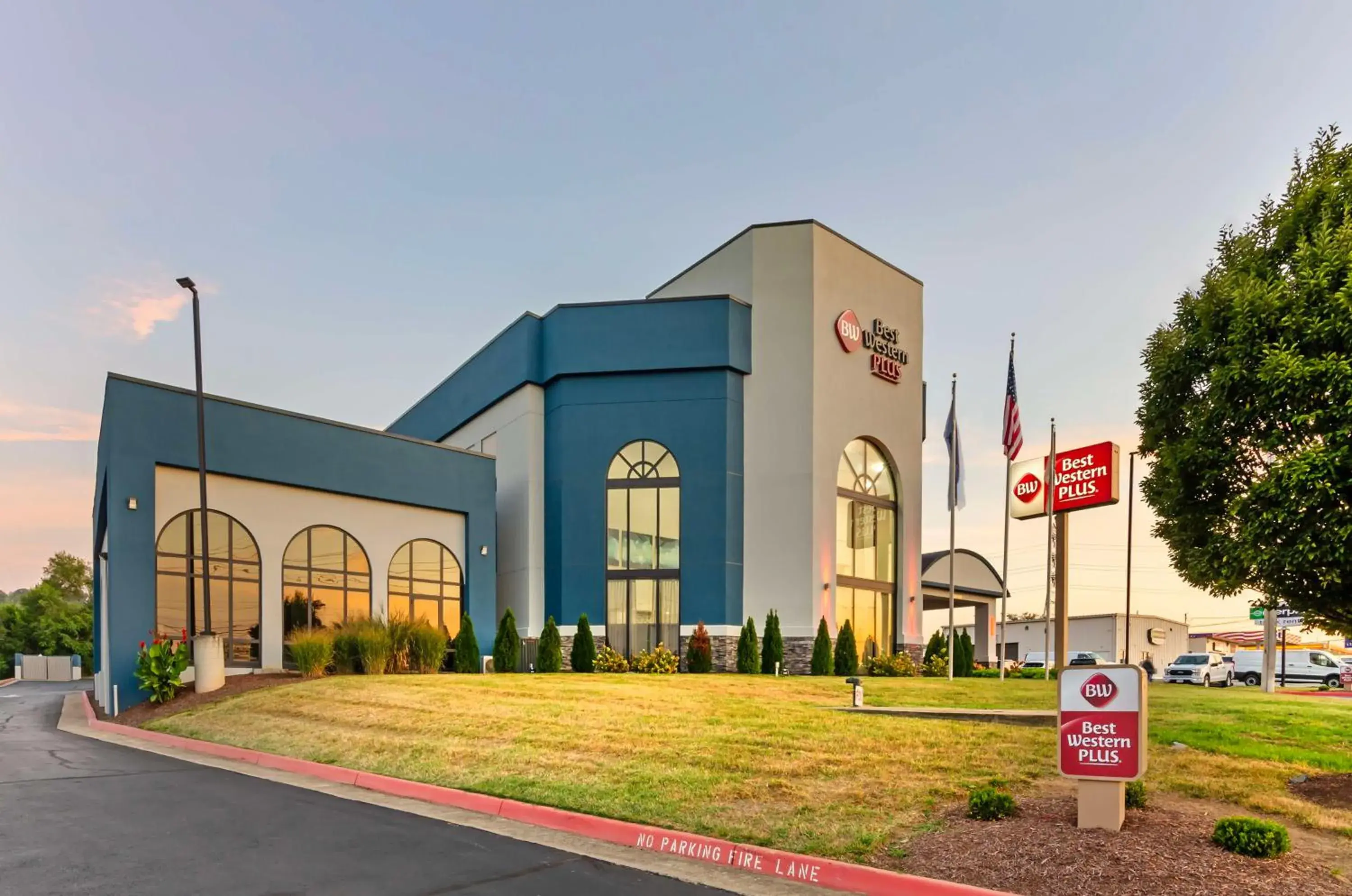 Property building in Best Western Plus Harrisonburg Property building in Best Western Plus Harrisonburg
