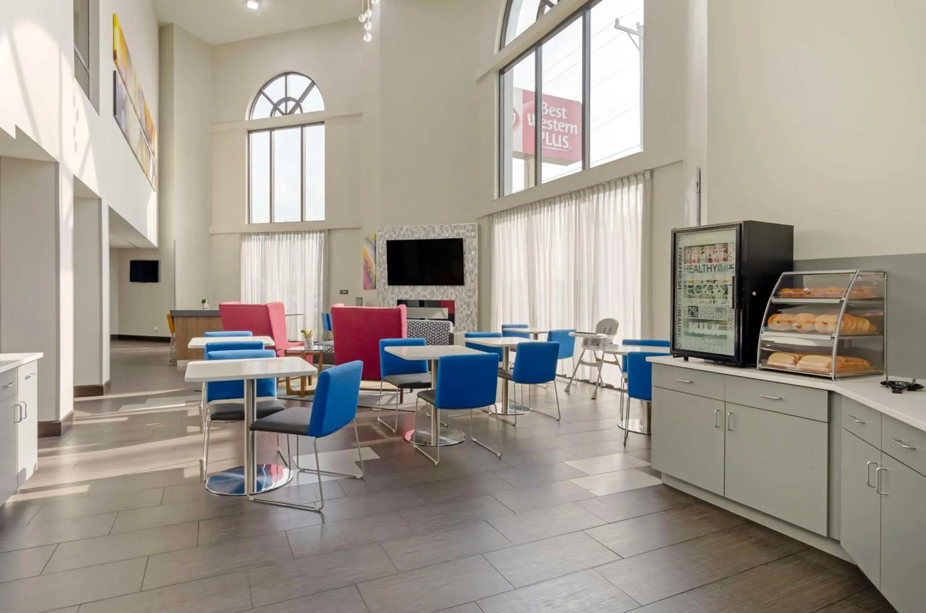 Breakfast in Best Western Plus Harrisonburg Breakfast in Best Western Plus Harrisonburg