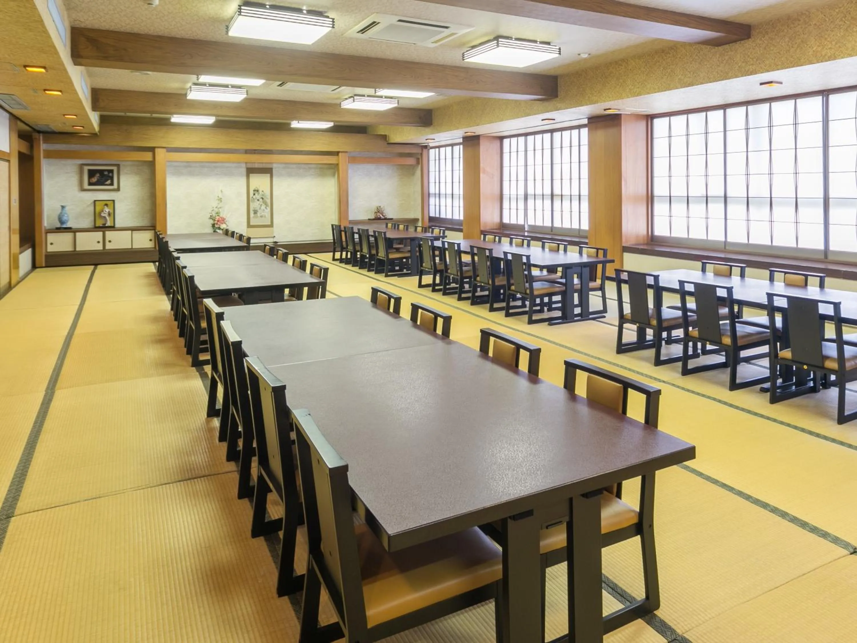 Restaurant/places to eat in Riverside Hotel Shoei