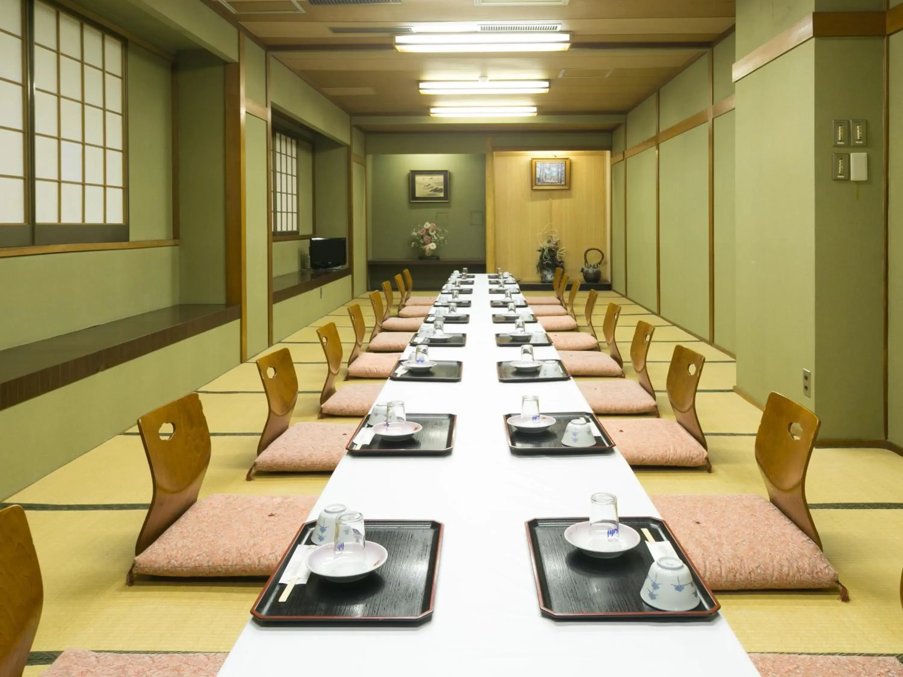 Restaurant/places to eat in Riverside Hotel Shoei Restaurant/places to eat in Riverside Hotel Shoei