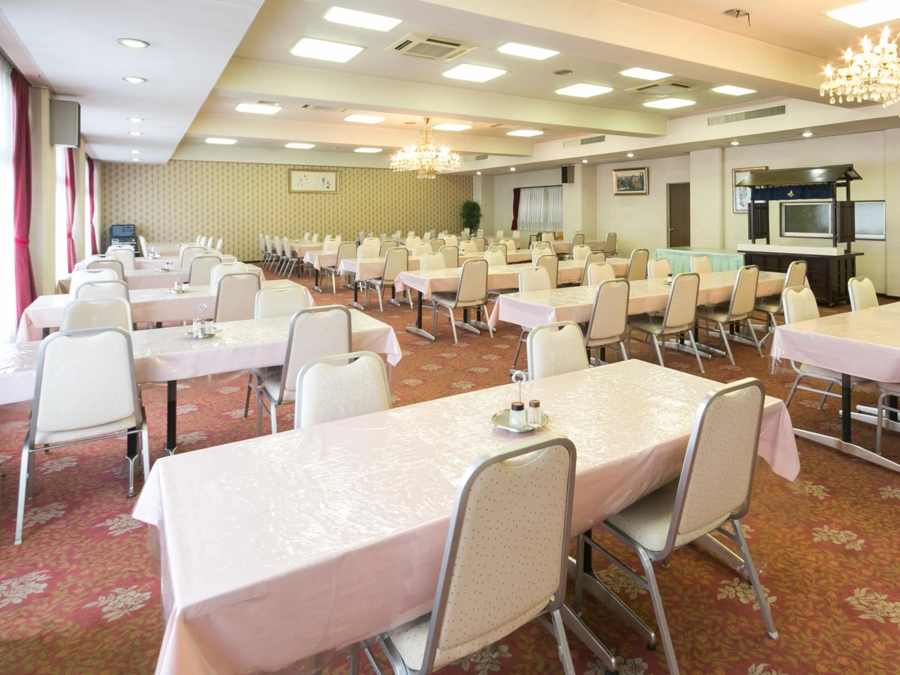 Restaurant/places to eat in Riverside Hotel Shoei