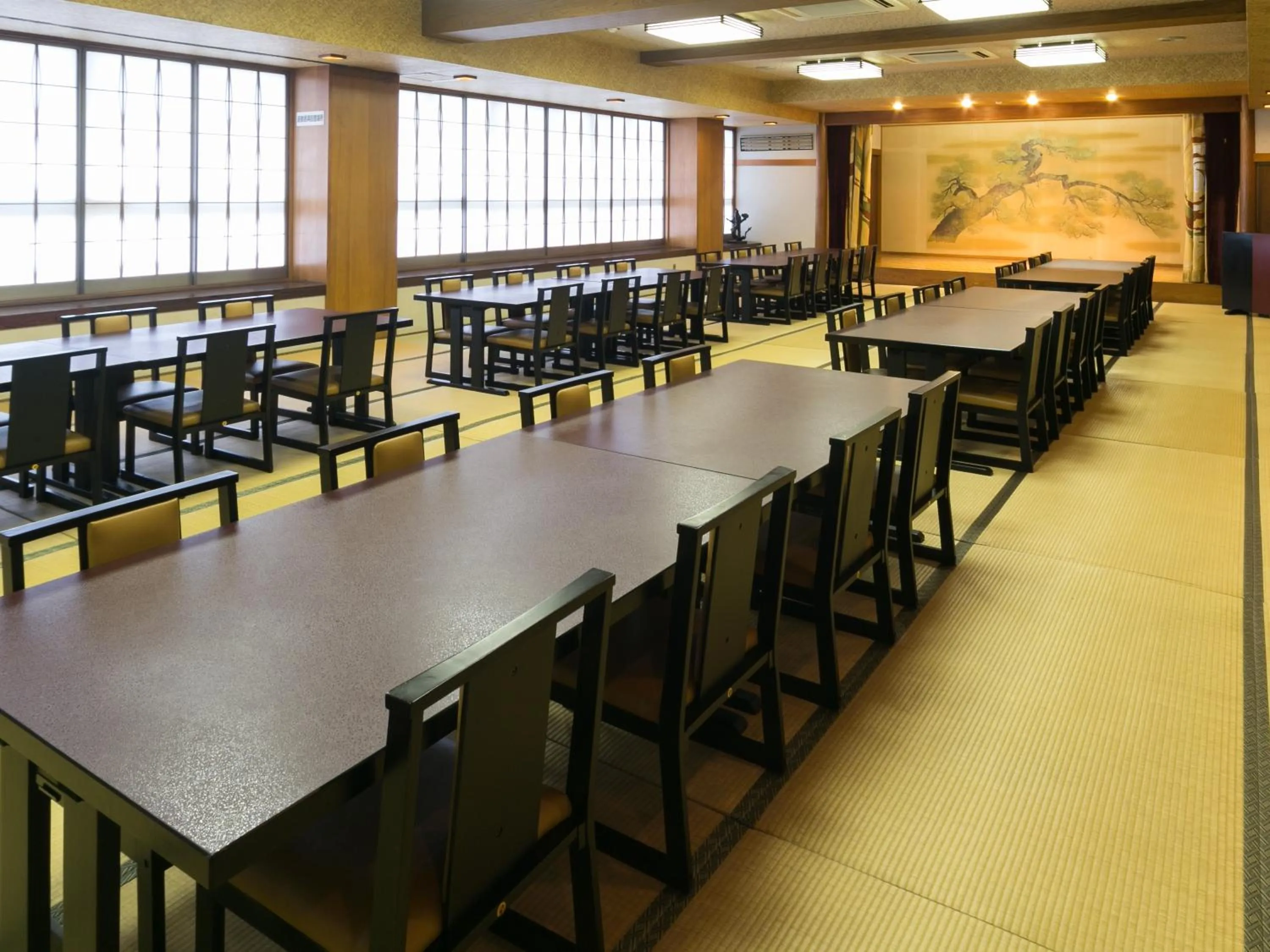 Restaurant/places to eat in Riverside Hotel Shoei