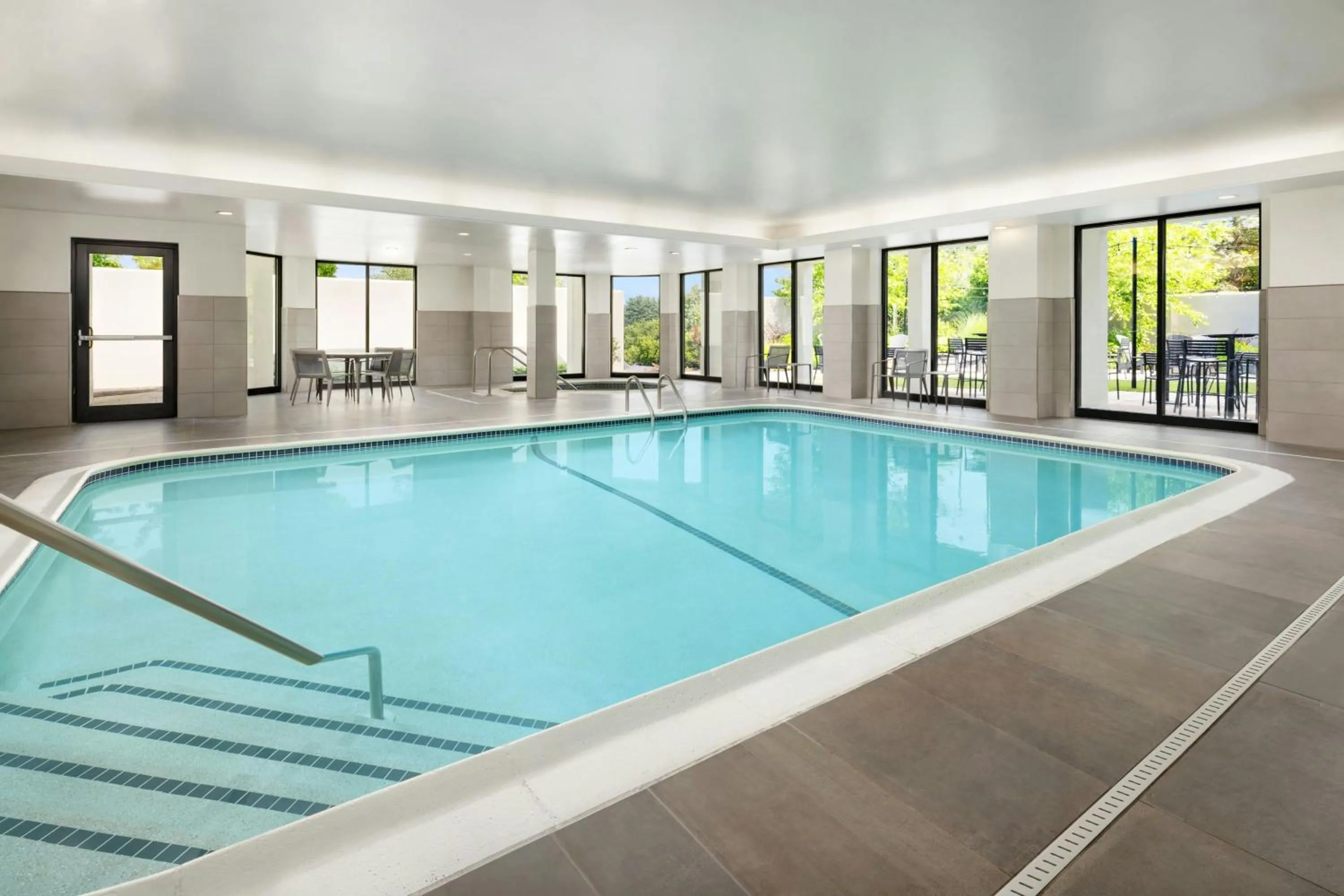Swimming pool in Courtyard by Marriott Concord
