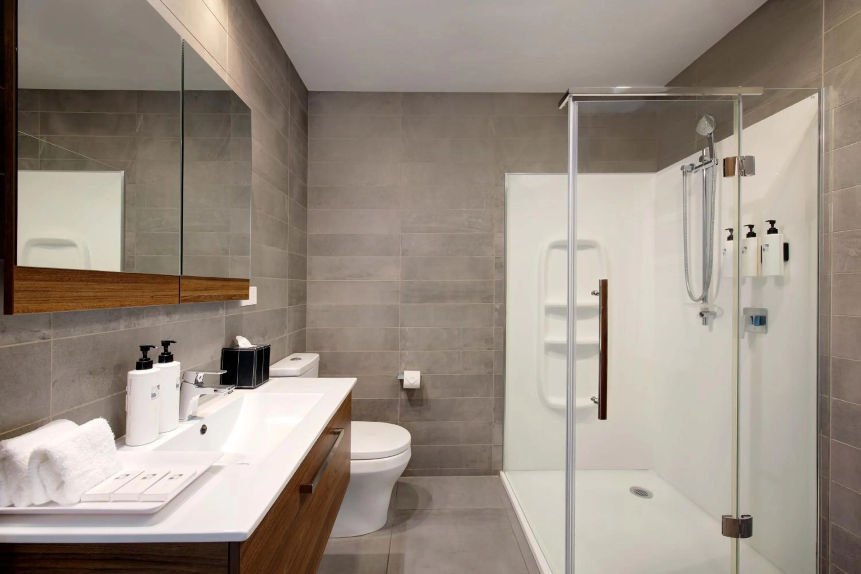 Shower in Swiss-Belsuites Victoria Park Auckland