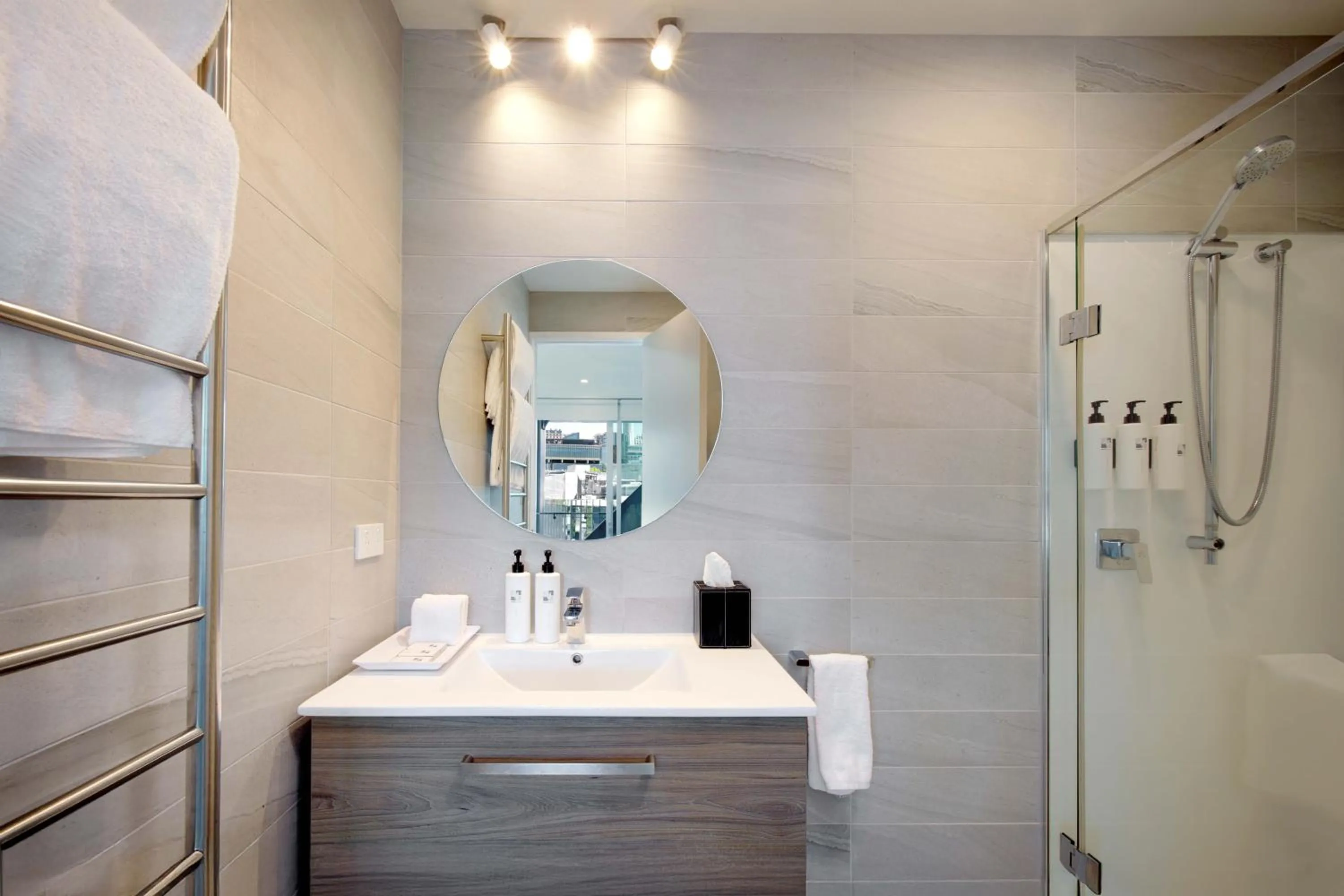 Shower in Swiss-Belsuites Victoria Park Auckland