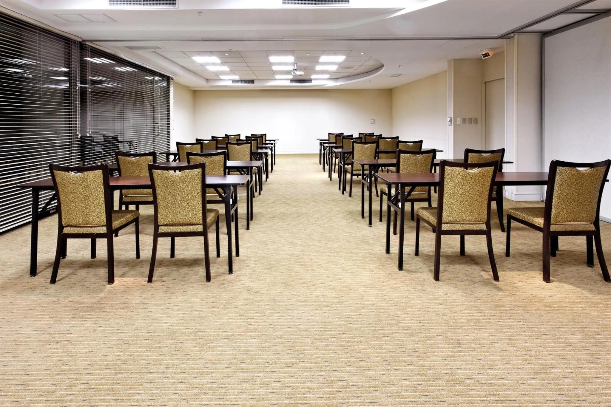 Meeting/conference room in Holiday Inn Santiago - Airport Terminal by IHG