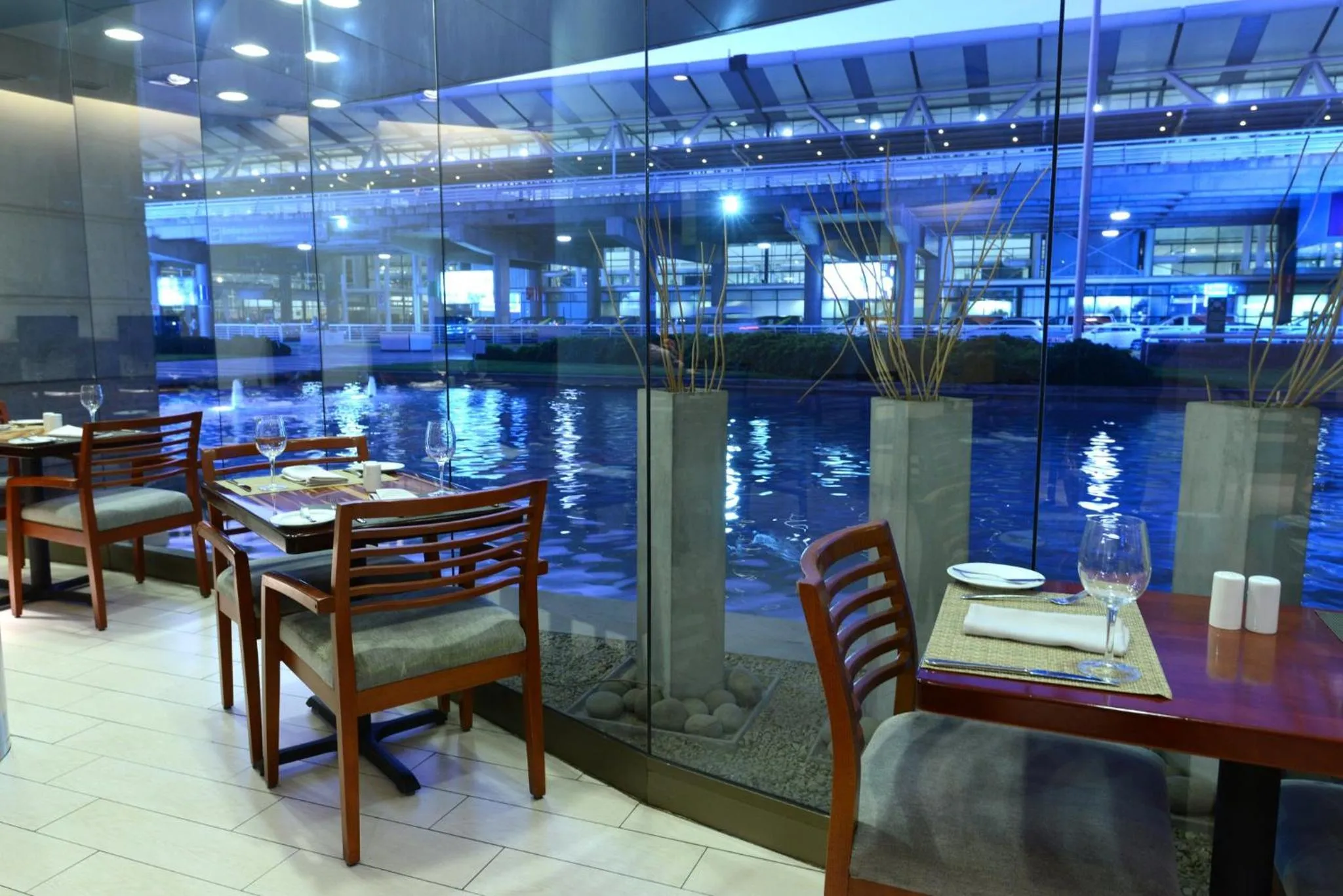 Restaurant/places to eat in Holiday Inn Santiago - Airport Terminal by IHG