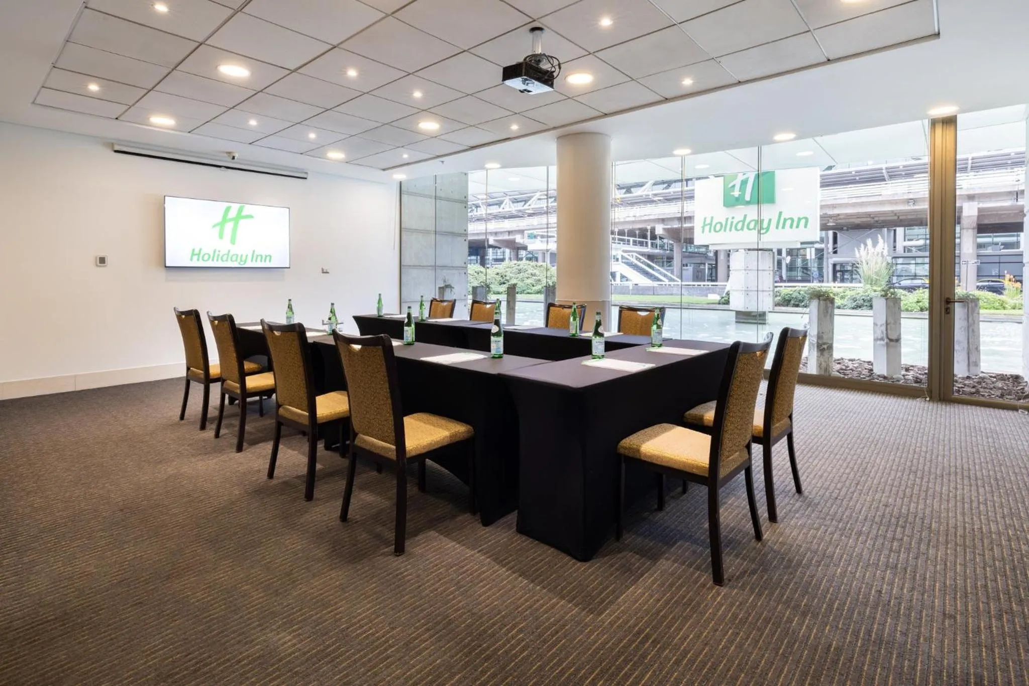 Meeting/conference room in Holiday Inn Santiago - Airport Terminal by IHG