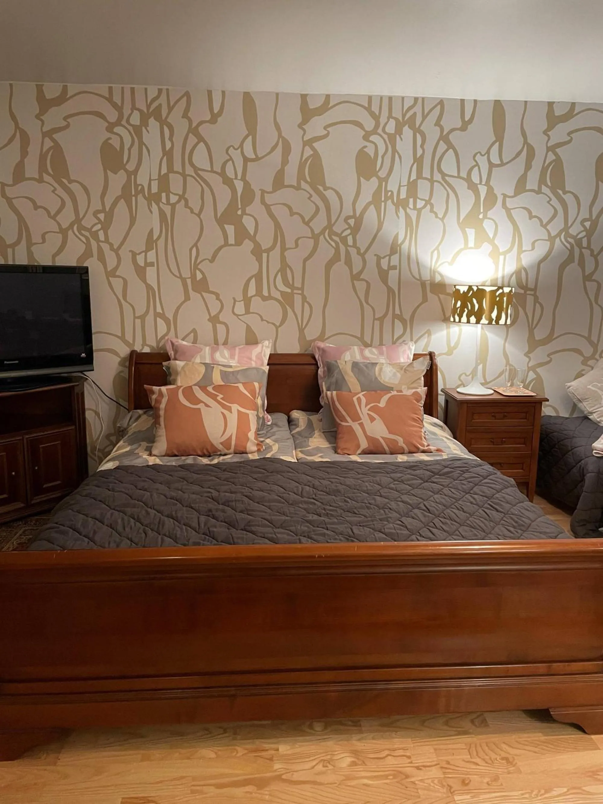 Bed in Sininen Talo