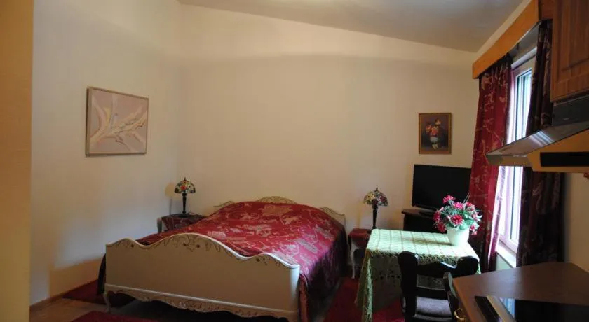 Bed in Sininen Talo