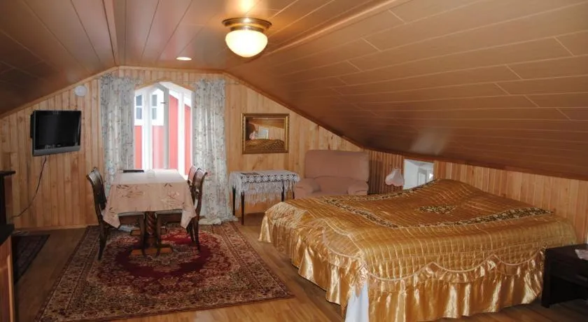 Bed in Sininen Talo