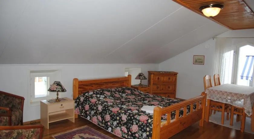 Bed in Sininen Talo