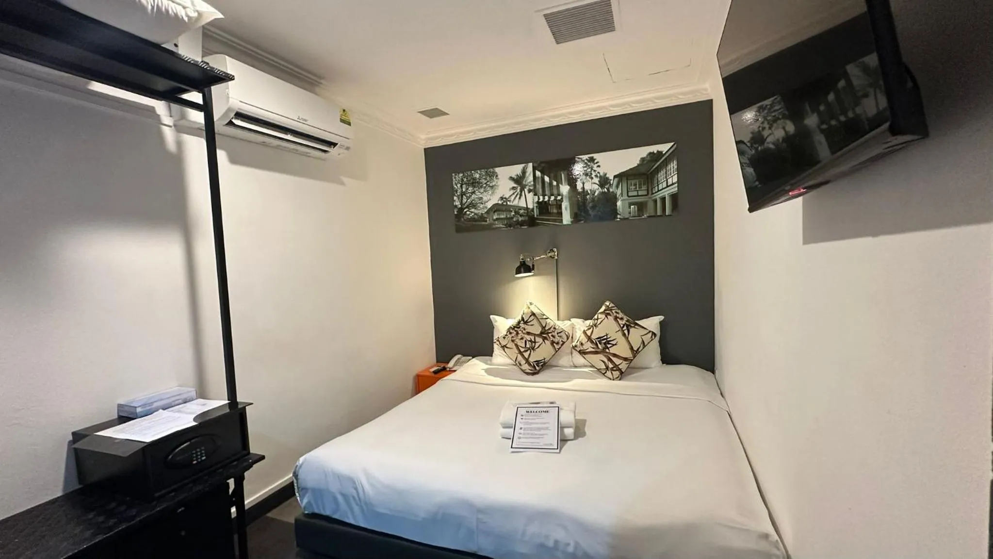 Bedroom, Bed in Check-Inn at Little India