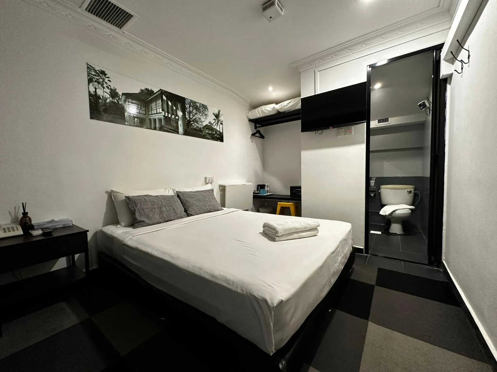 Bed in Check-Inn at Little India