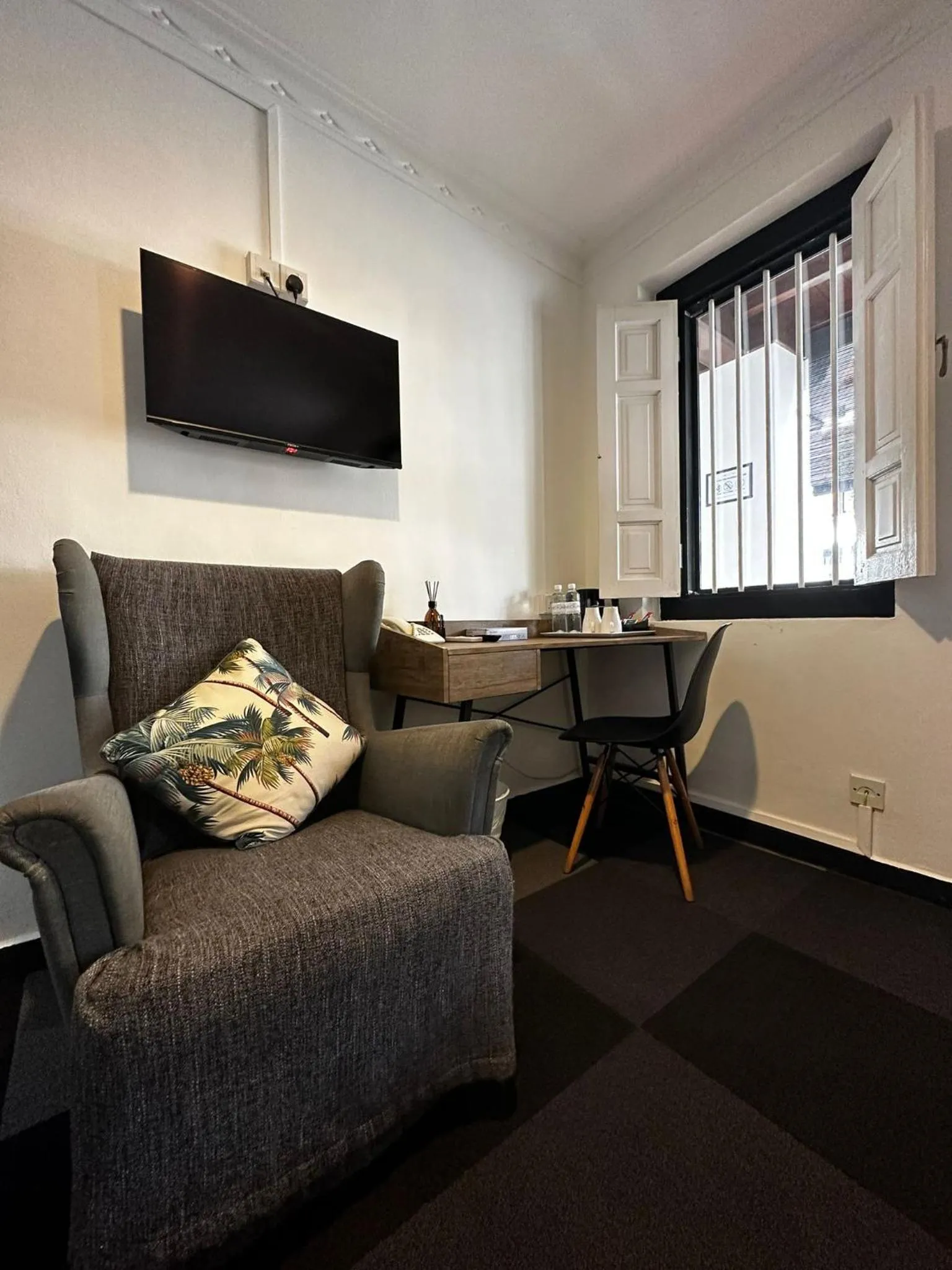 Seating area in Check-Inn at Little India