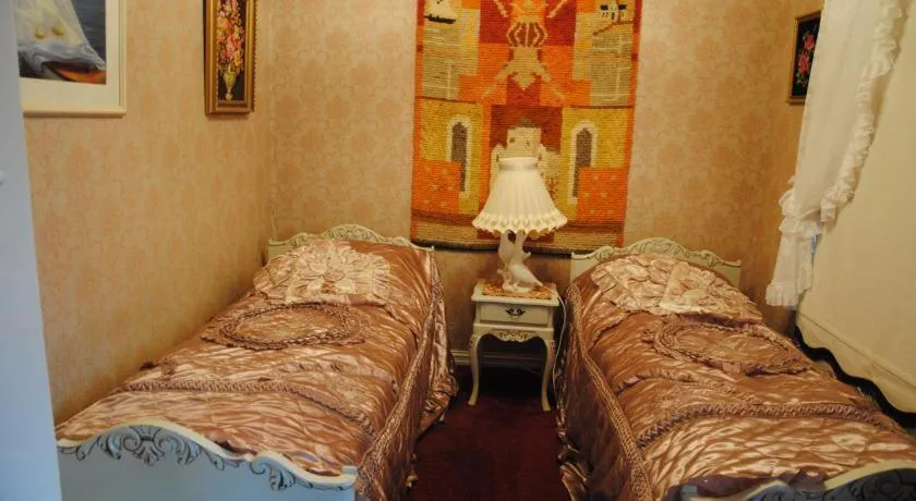 Large Twin Room in Hotelli Luostarin Puutarha