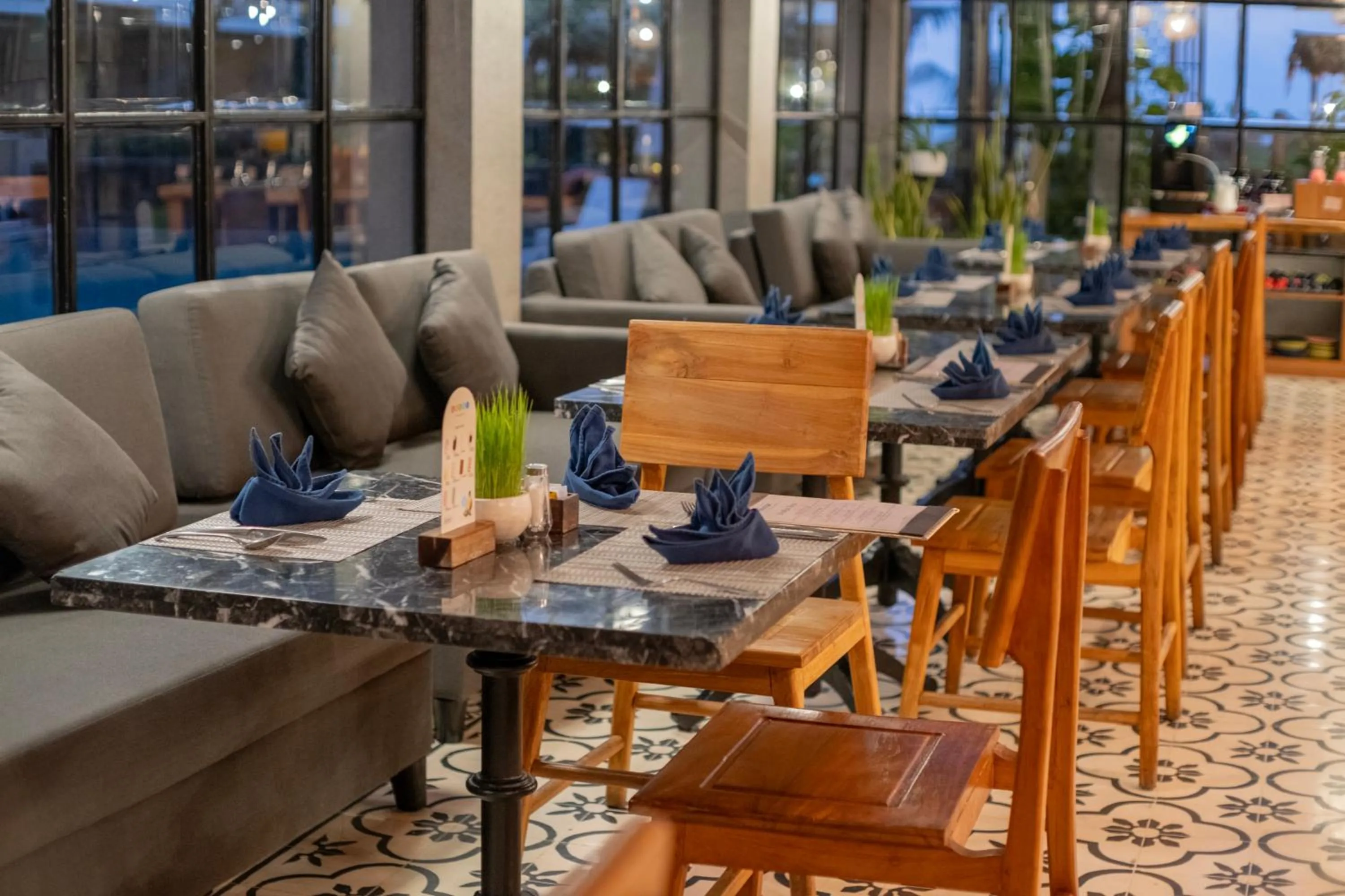 Restaurant/places to eat in Swarga Suites Bali Berawa, Marclan Collection