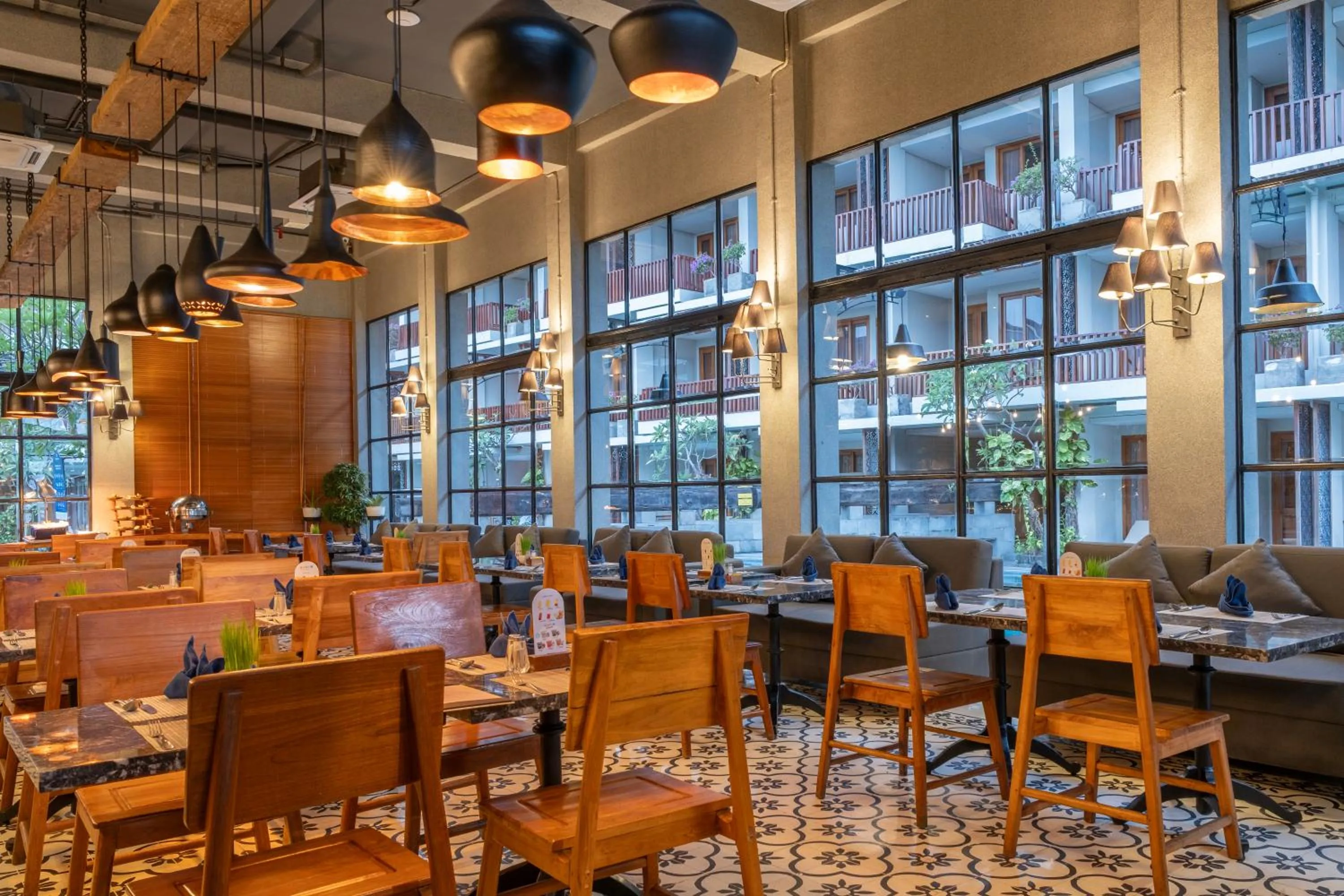 Restaurant/places to eat in Swarga Suites Bali Berawa, Marclan Collection