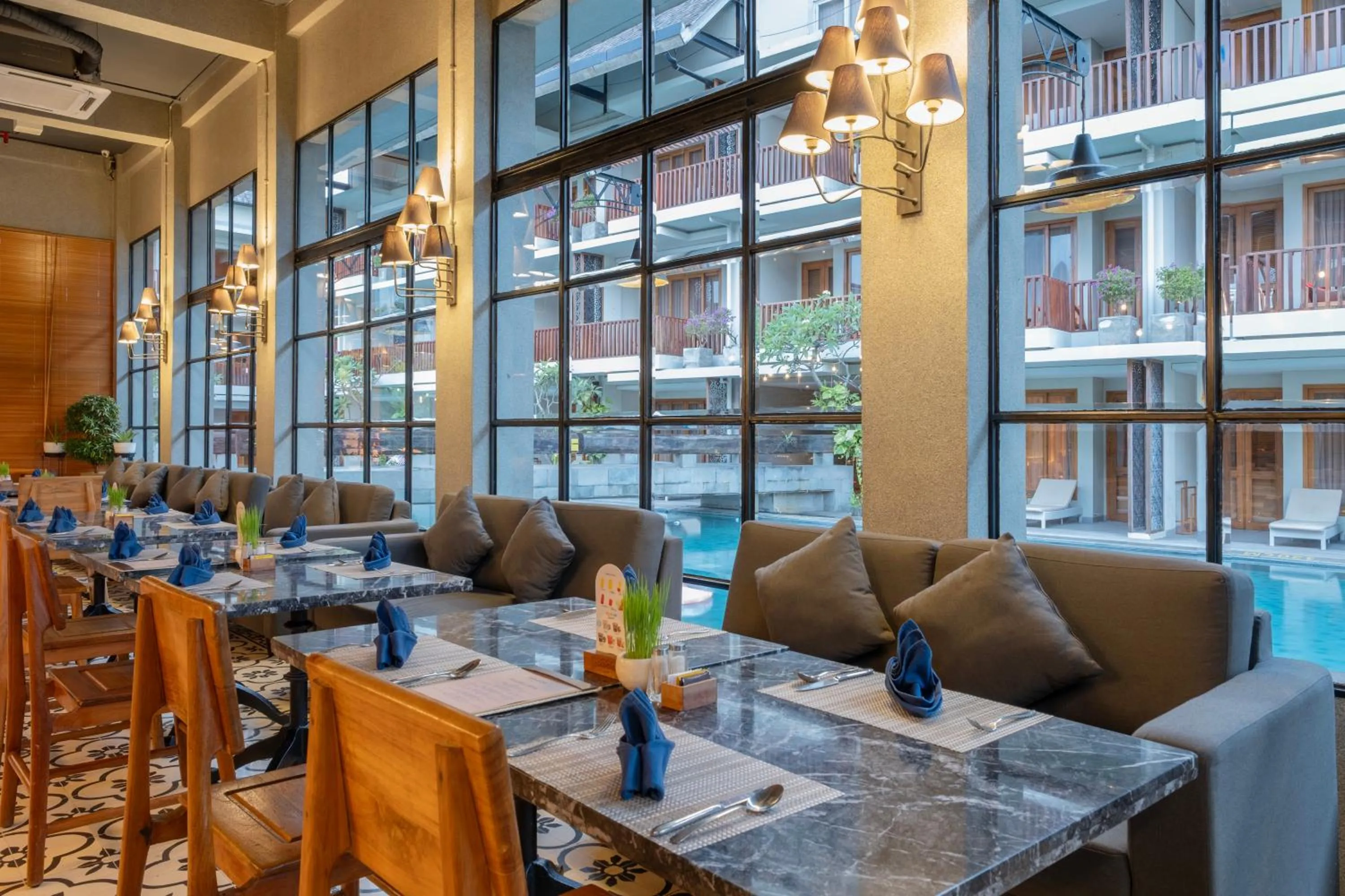 Restaurant/places to eat in Swarga Suites Bali Berawa, Marclan Collection