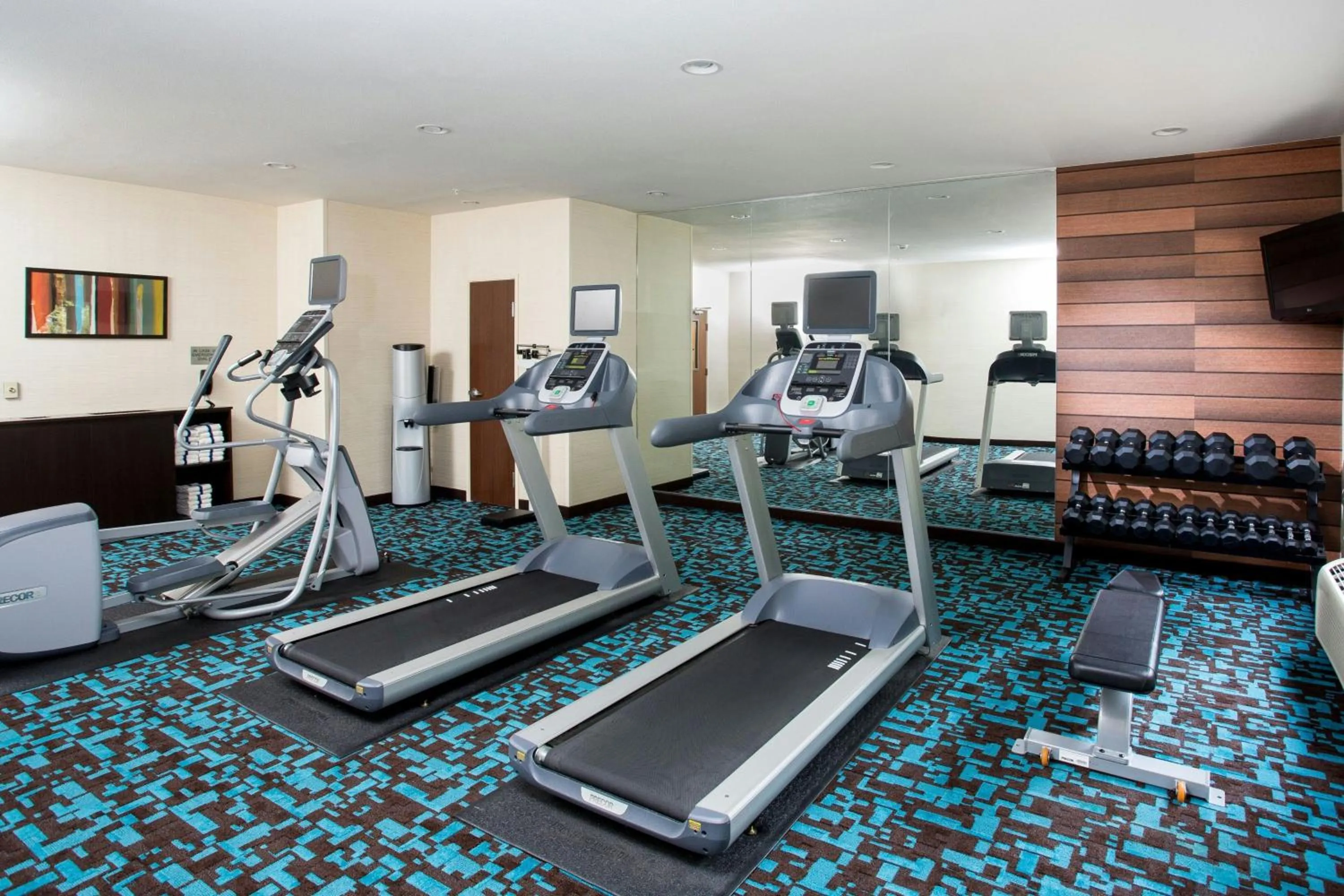 Fitness centre/facilities in Fairfield Inn & Suites by Marriott Quincy