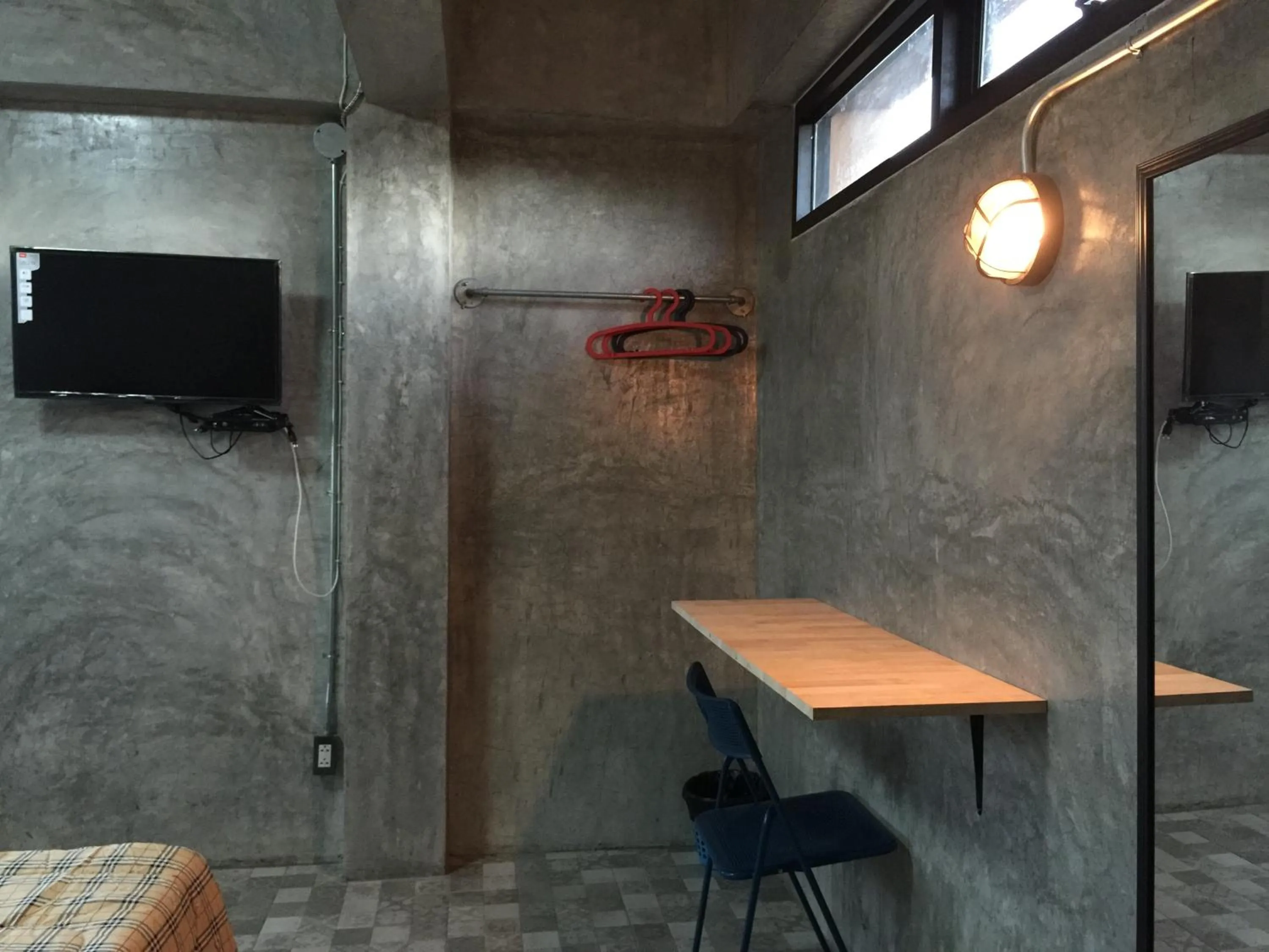 Photo of the whole room in Chiangmai HomeTeL