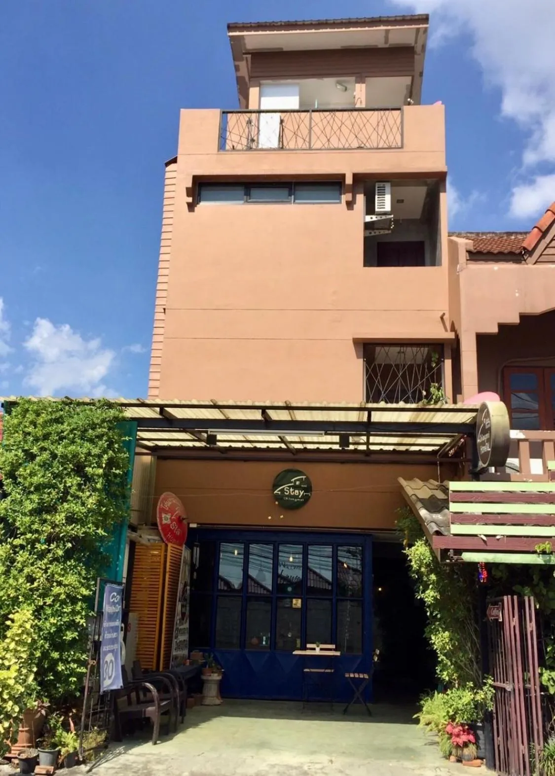 Property building in Chiangmai HomeTeL