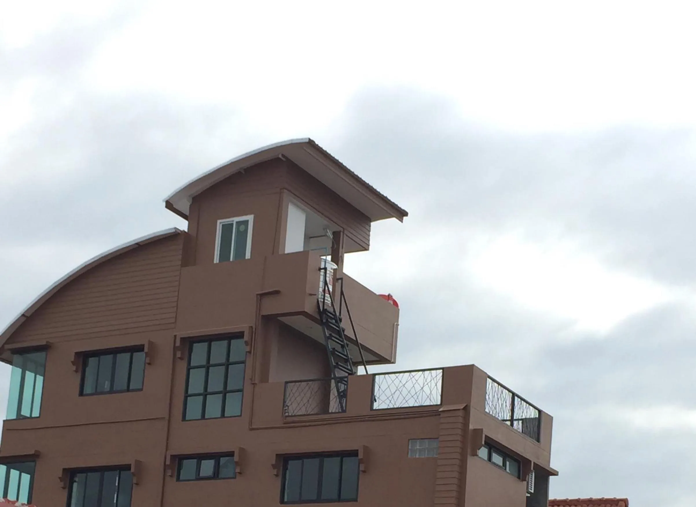 Facade/entrance in Chiangmai HomeTeL