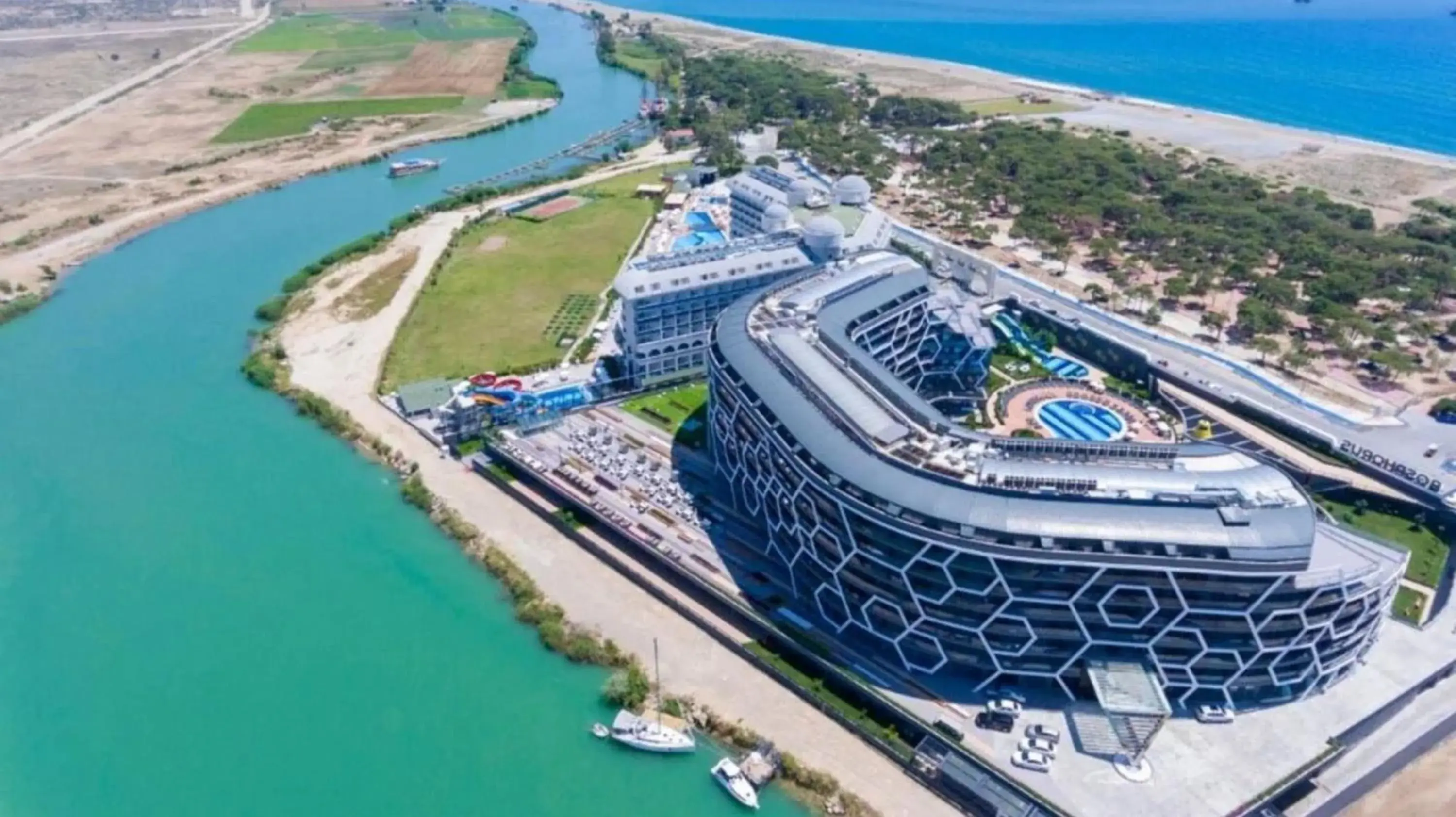 Property building in Bosphorus Sorgun Hotel - Ultra All Inclusive Property building in Bosphorus Sorgun Hotel - Ultra All Inclusive