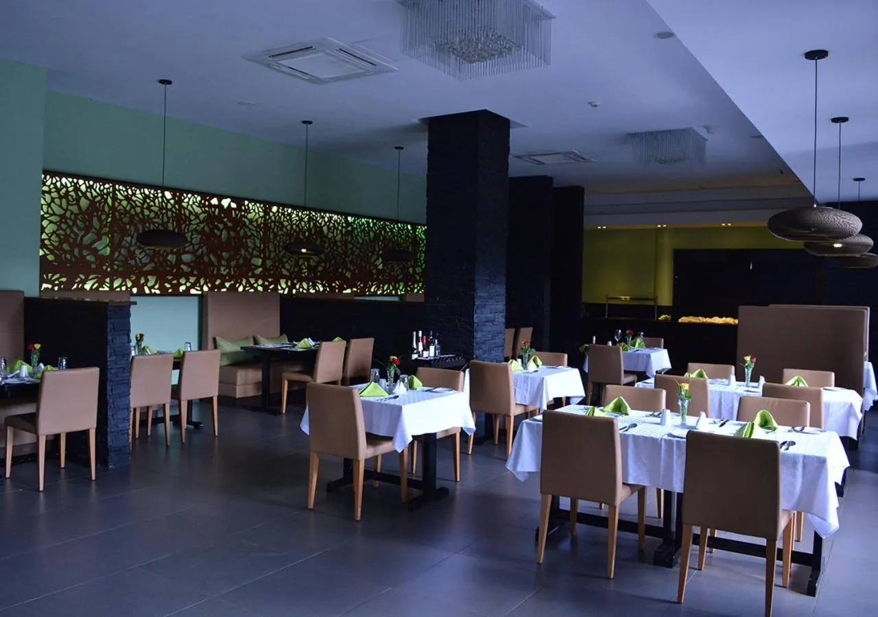 Restaurant/places to eat in Best Western Premier Garden Hotel Entebbe