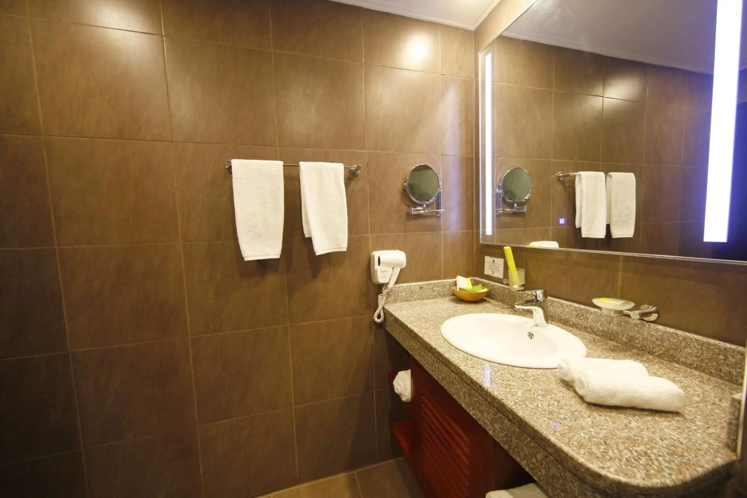 Junior Suite - single occupancy in Best Western Premier Garden Hotel Entebbe Junior Suite - single occupancy in Best Western Premier Garden Hotel Entebbe