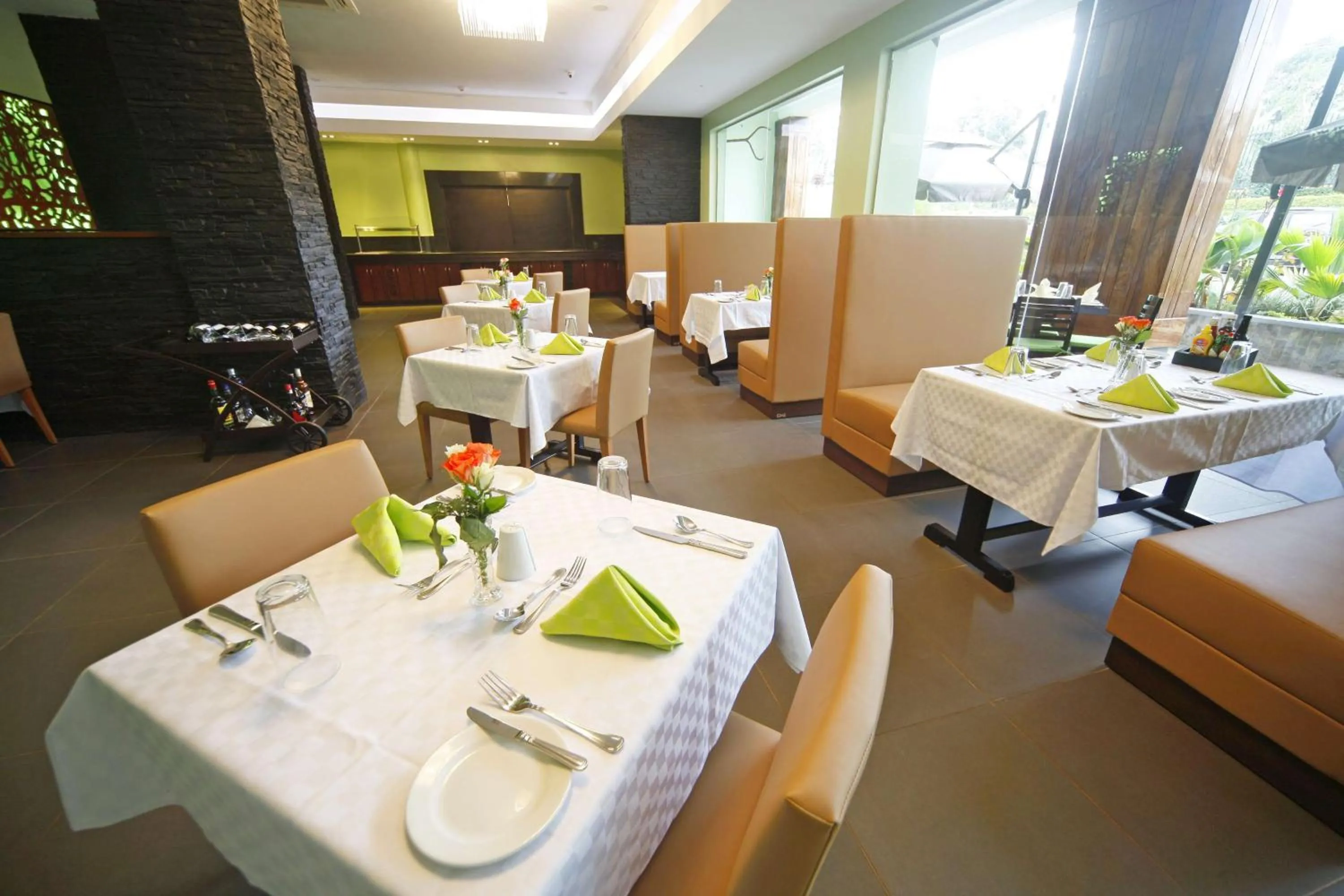 Restaurant/places to eat in Best Western Premier Garden Hotel Entebbe