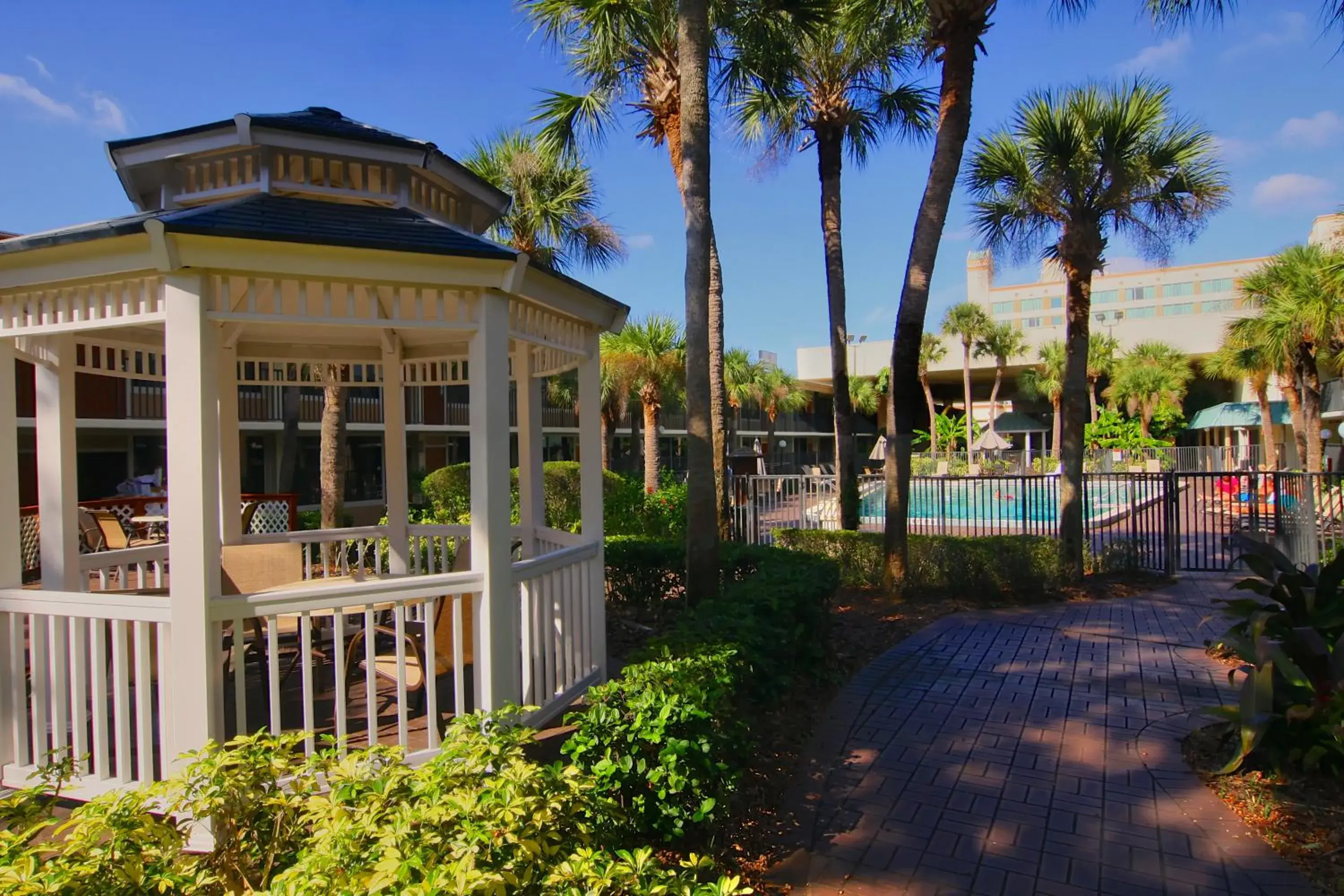 Property building in Ramada by Wyndham Kissimmee Gateway - Free Theme Park Shuttle Property building in Ramada by Wyndham Kissimmee Gateway - Free Theme Park Shuttle