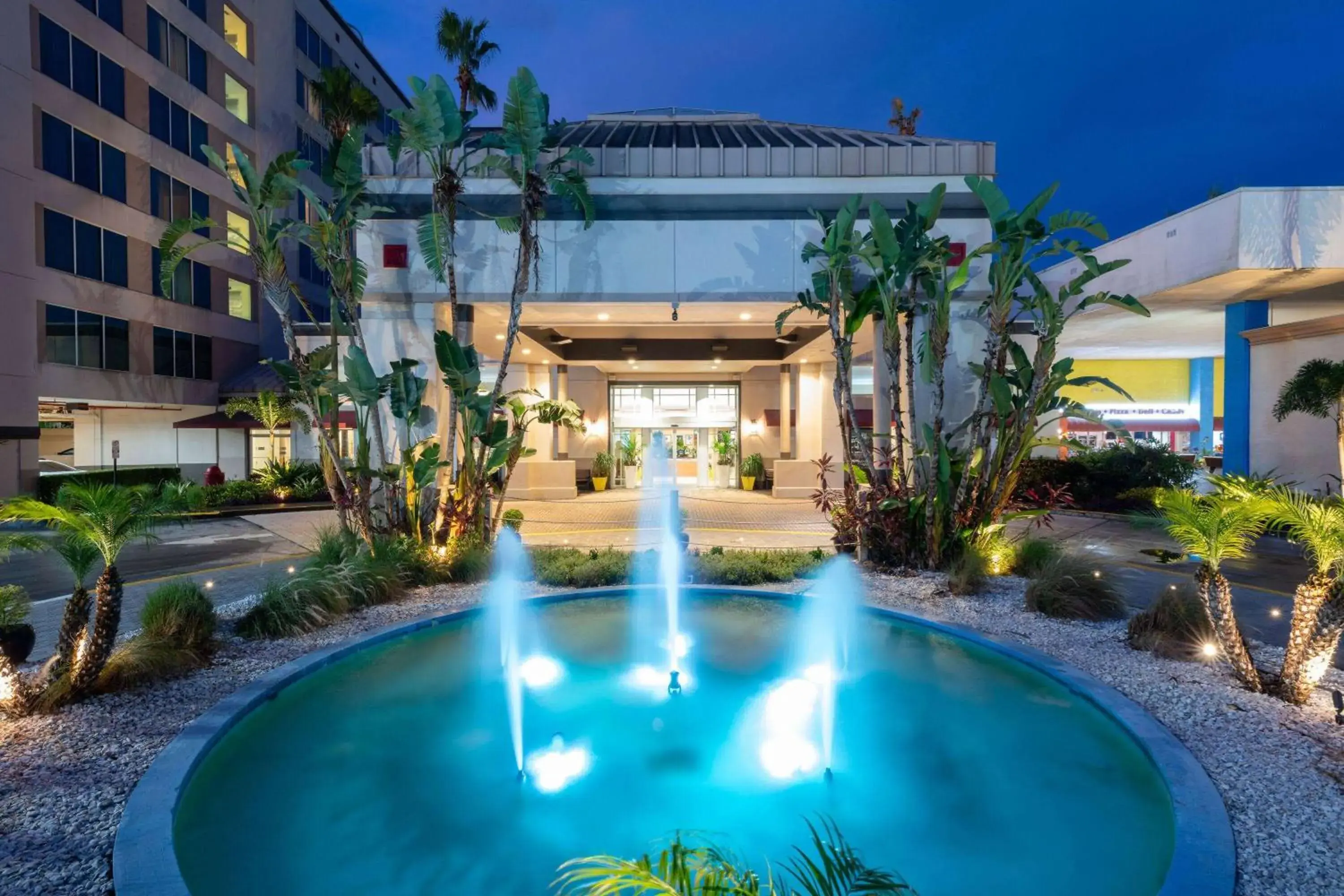 Property building in Ramada by Wyndham Kissimmee Gateway - Free Theme Park Shuttle Property building in Ramada by Wyndham Kissimmee Gateway - Free Theme Park Shuttle