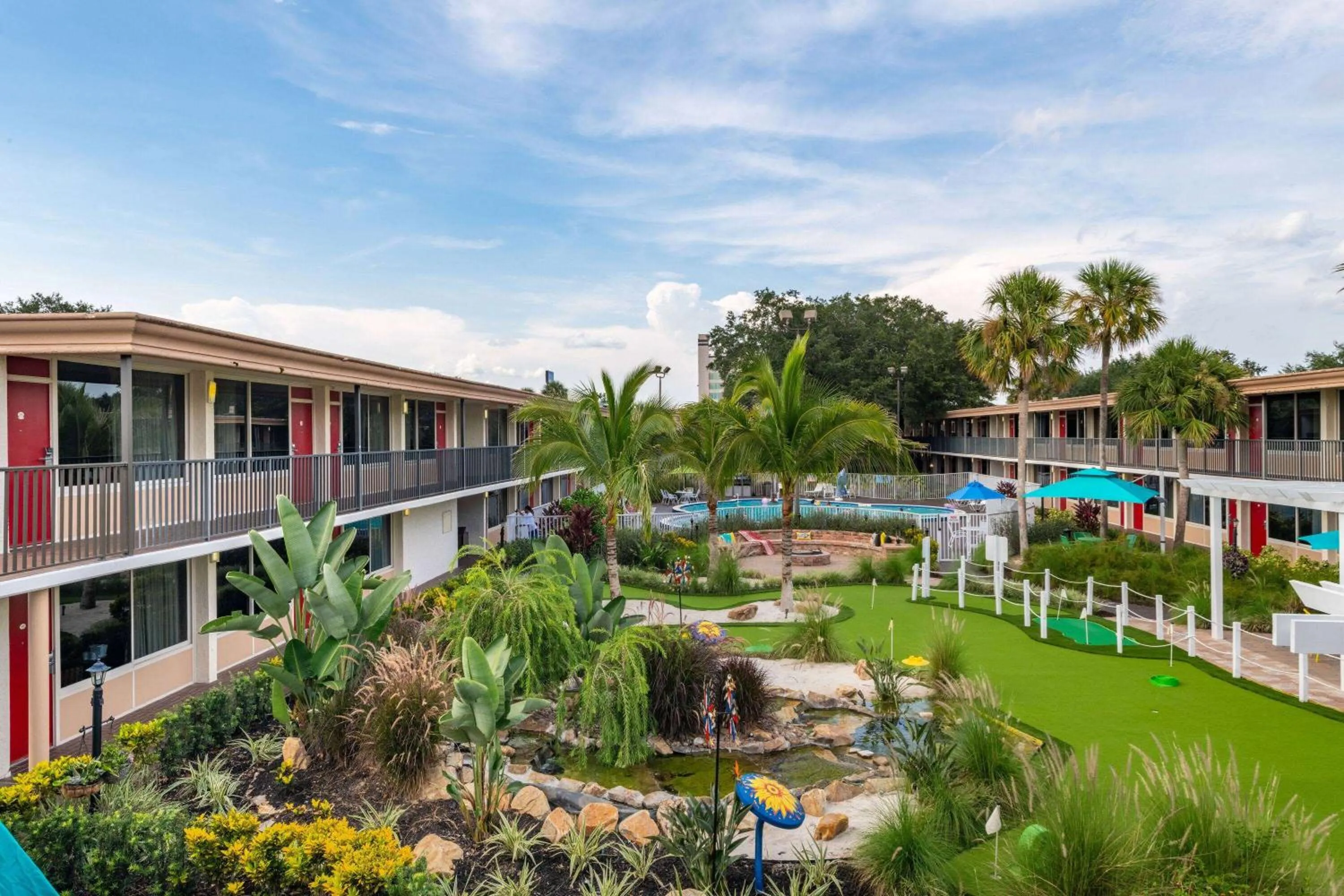 Minigolf in Ramada by Wyndham Kissimmee Gateway - Free Theme Park Shuttle