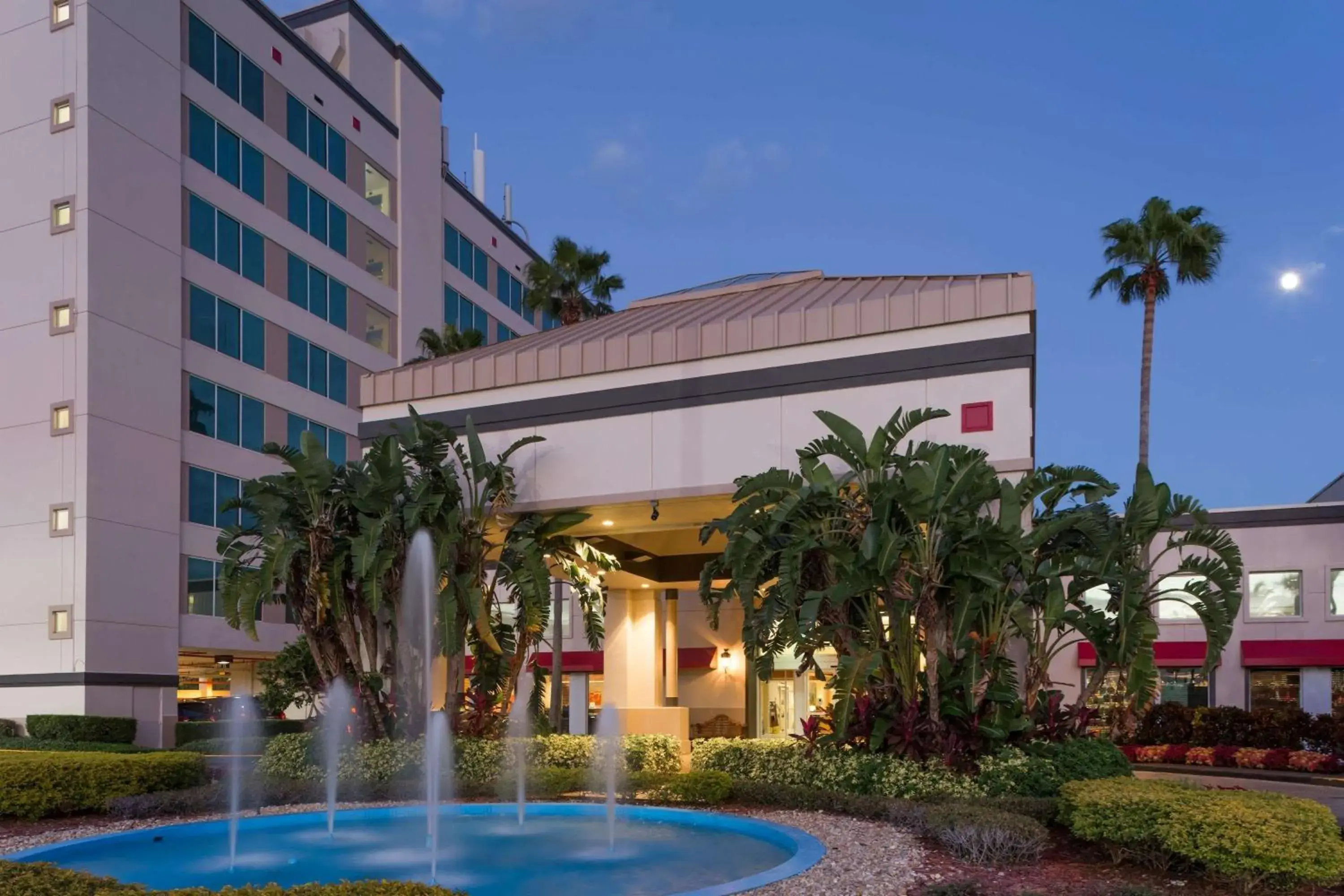 Property building in Ramada by Wyndham Kissimmee Gateway - Free Theme Park Shuttle Property building in Ramada by Wyndham Kissimmee Gateway - Free Theme Park Shuttle
