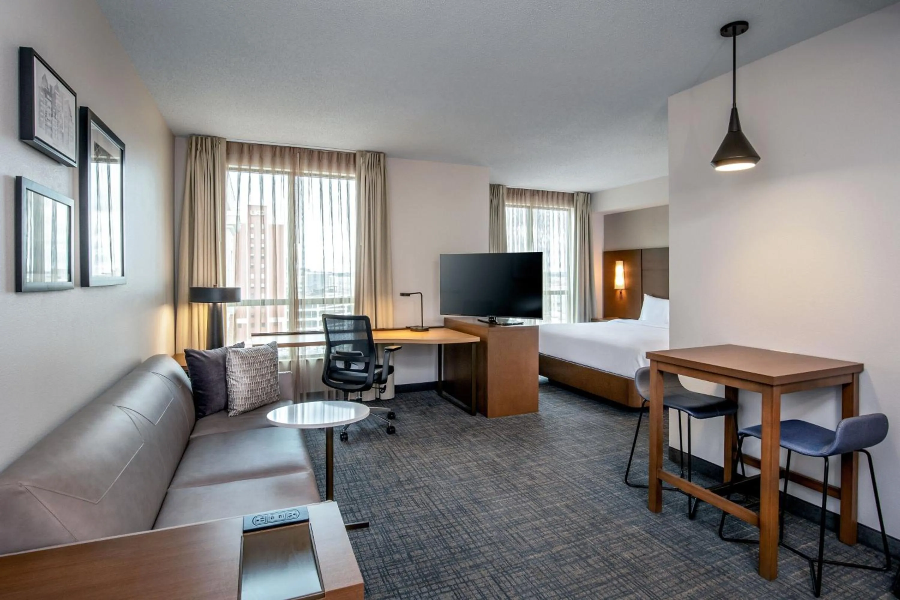 Photo of the whole room, Bed in Residence Inn by Marriott Birmingham Downtown UAB