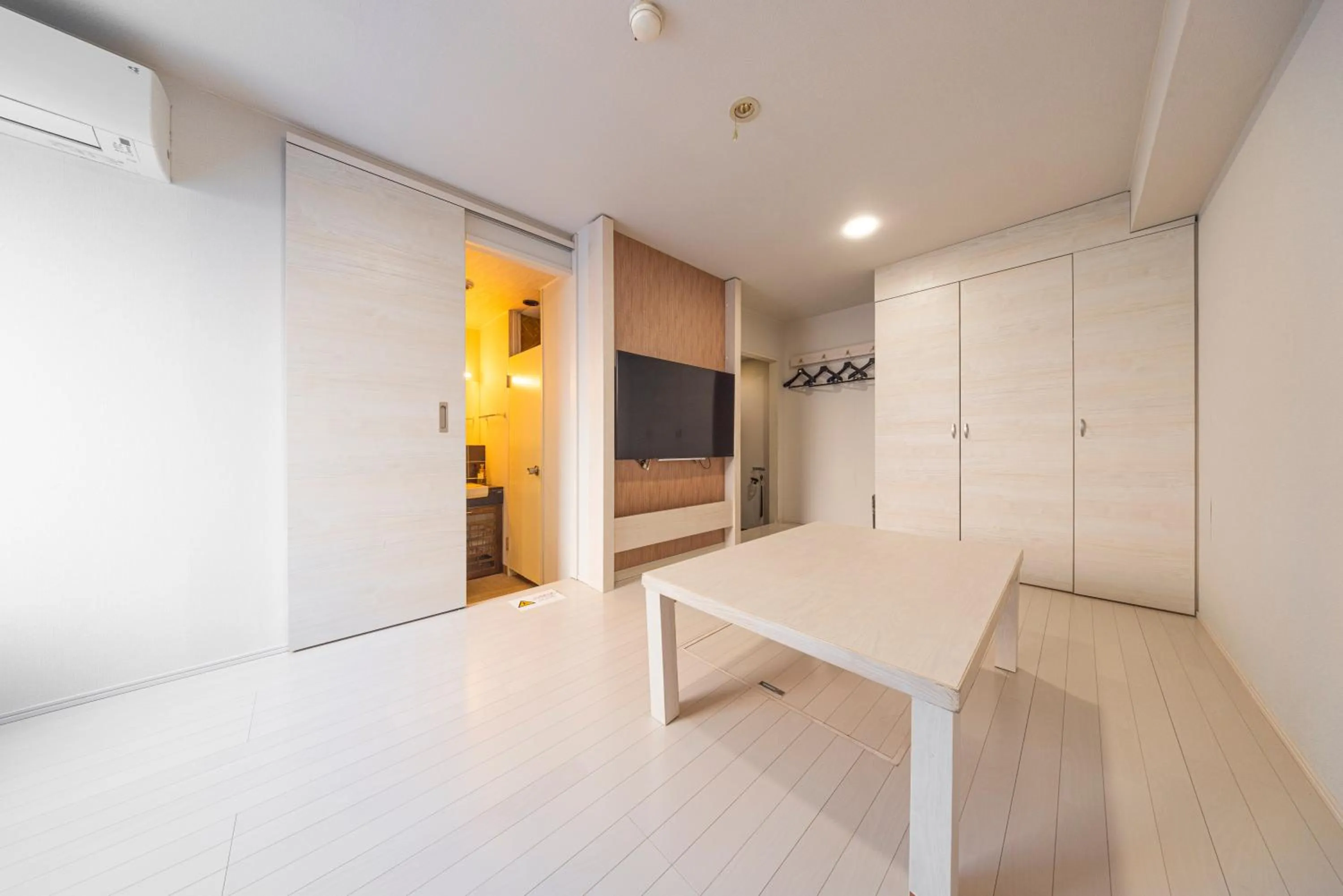 Photo of the whole room in Hotel Cerezo