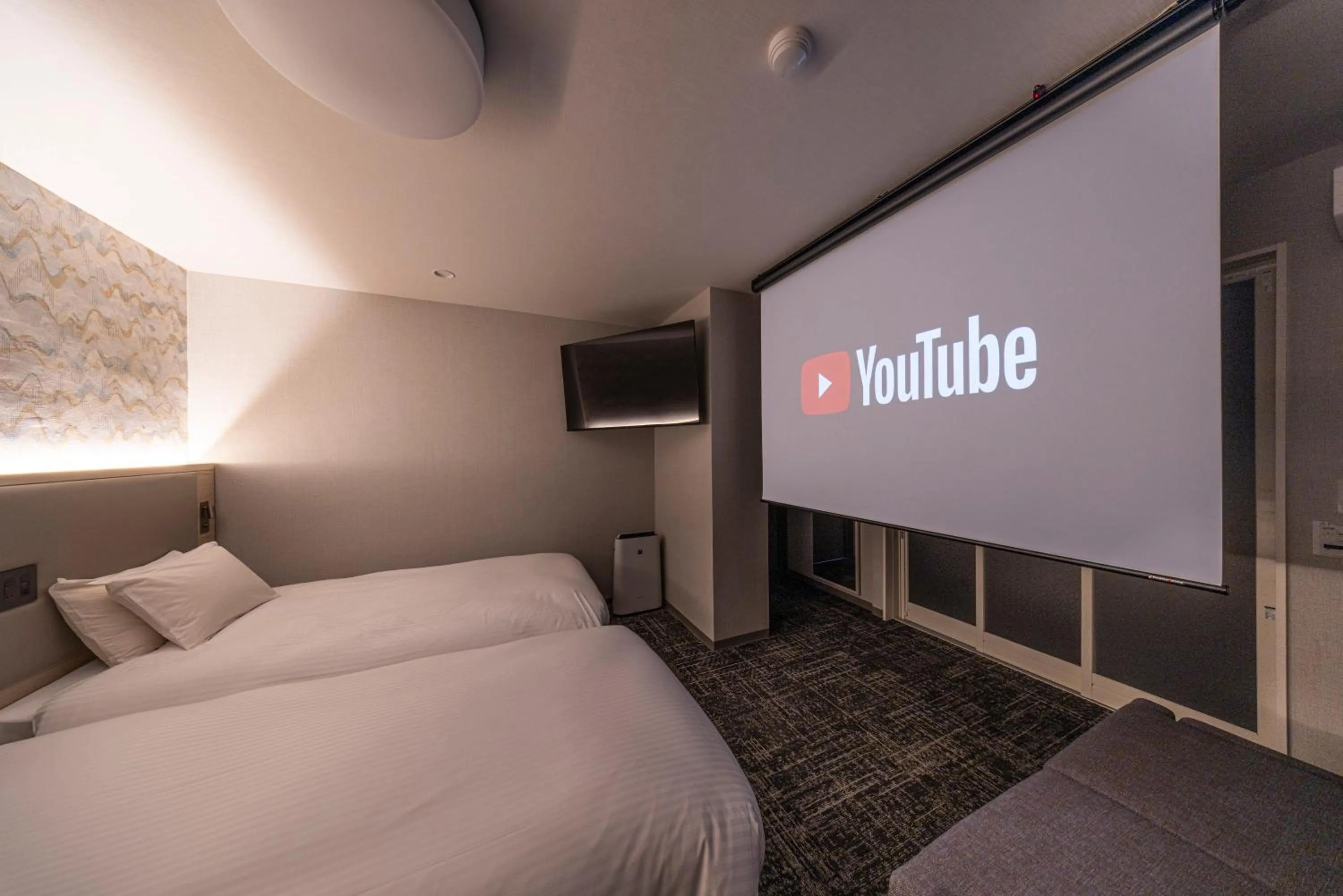 TV and multimedia, Bed in Hotel Cerezo