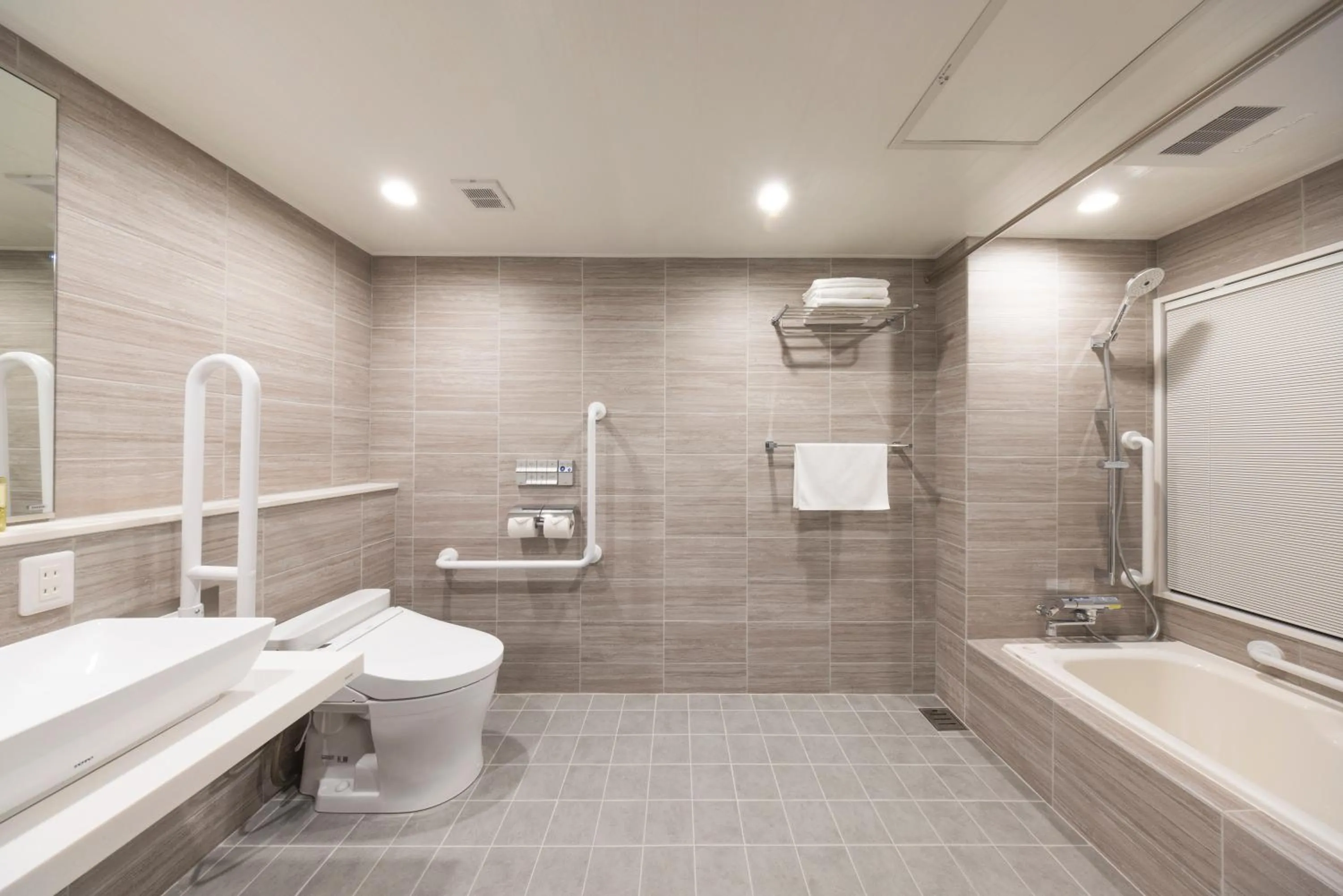 Shower in Hotel Cerezo