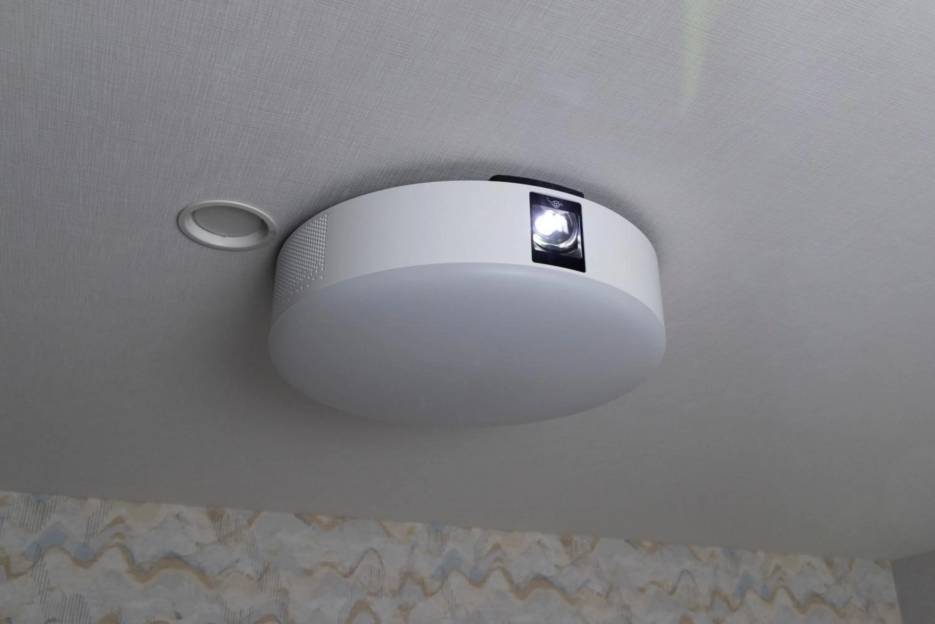 TV and multimedia in Hotel Cerezo