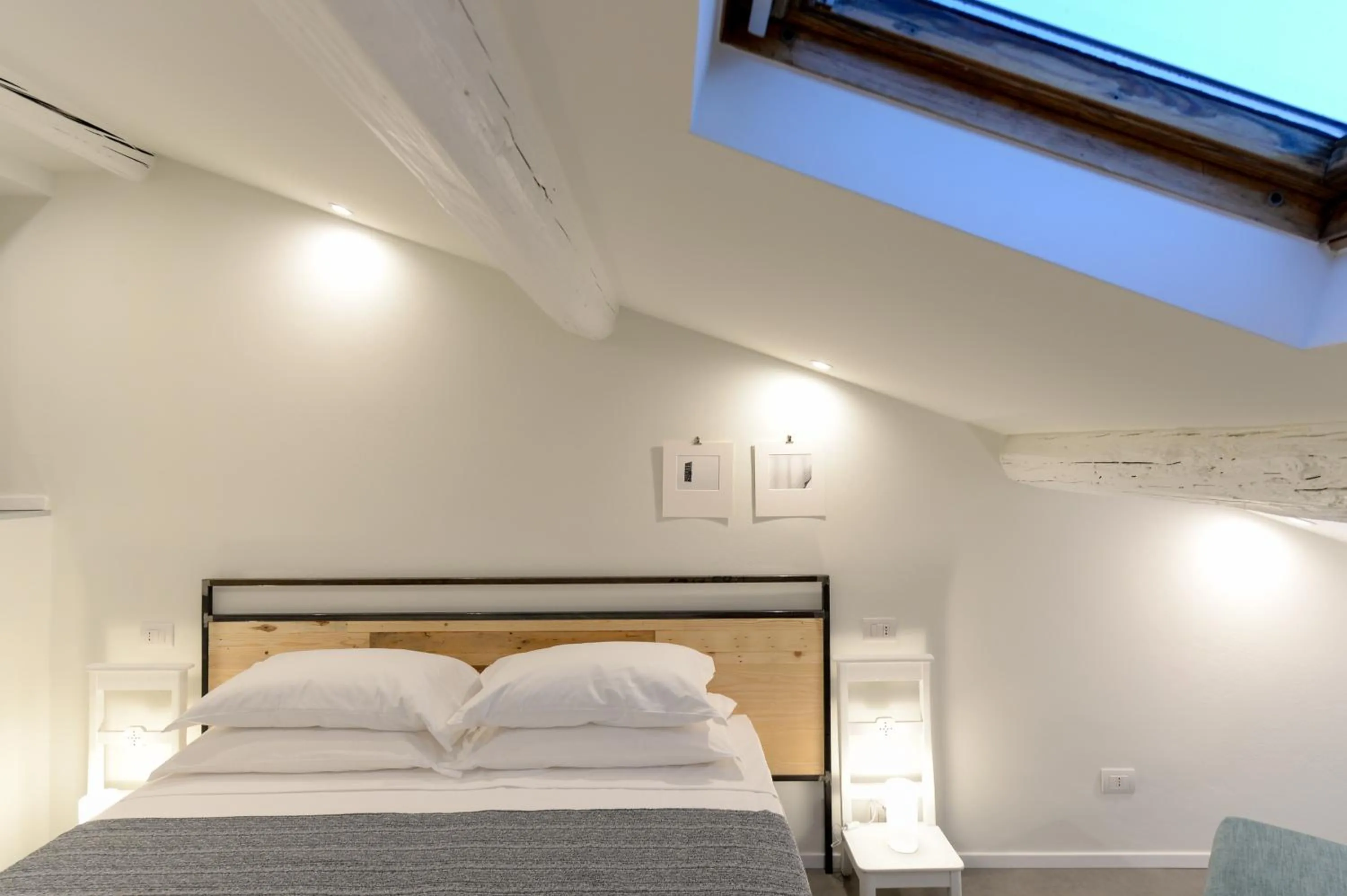 Photo of the whole room, Bed in Piano Tre