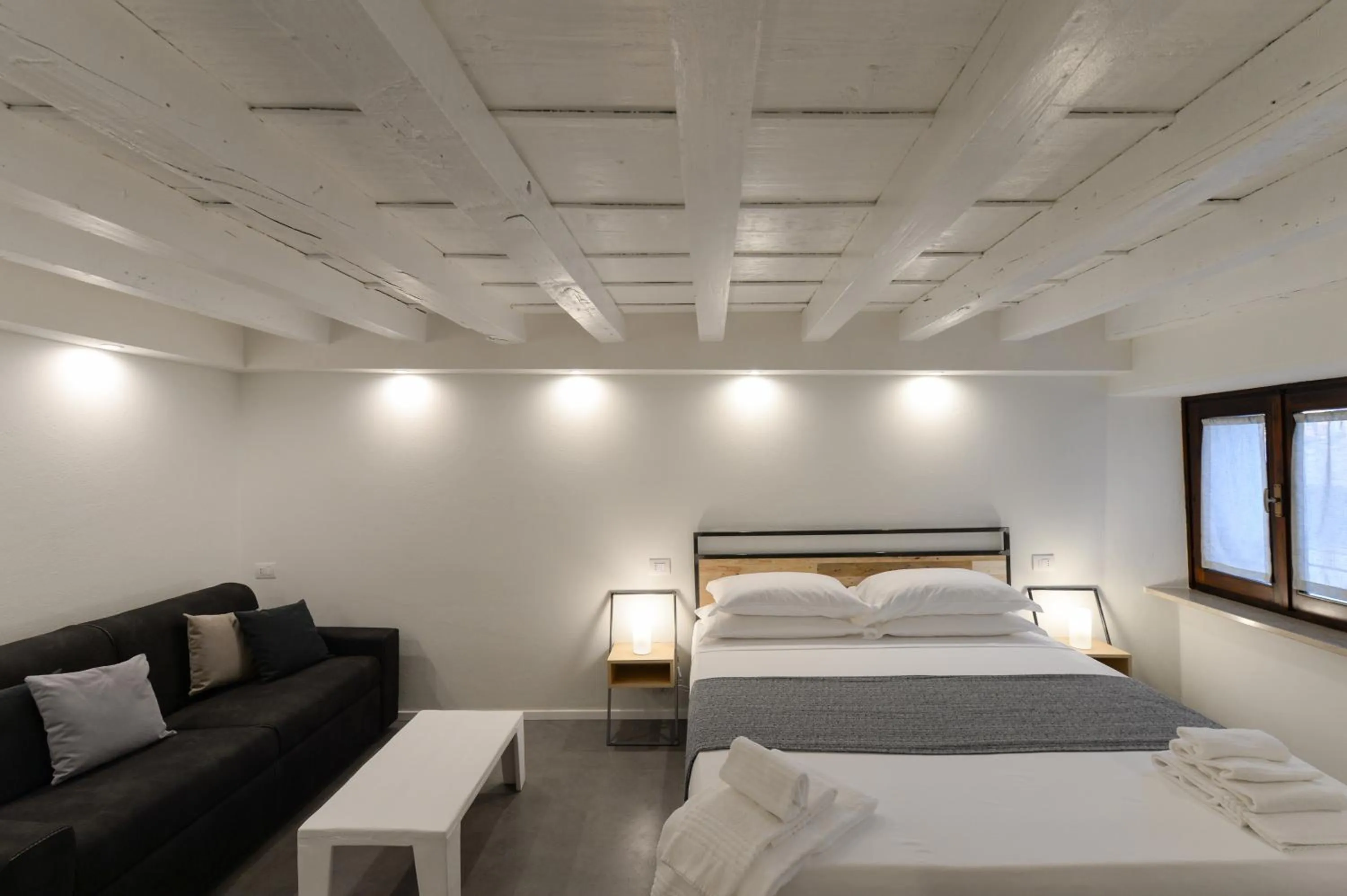 Photo of the whole room, Bed in Piano Tre