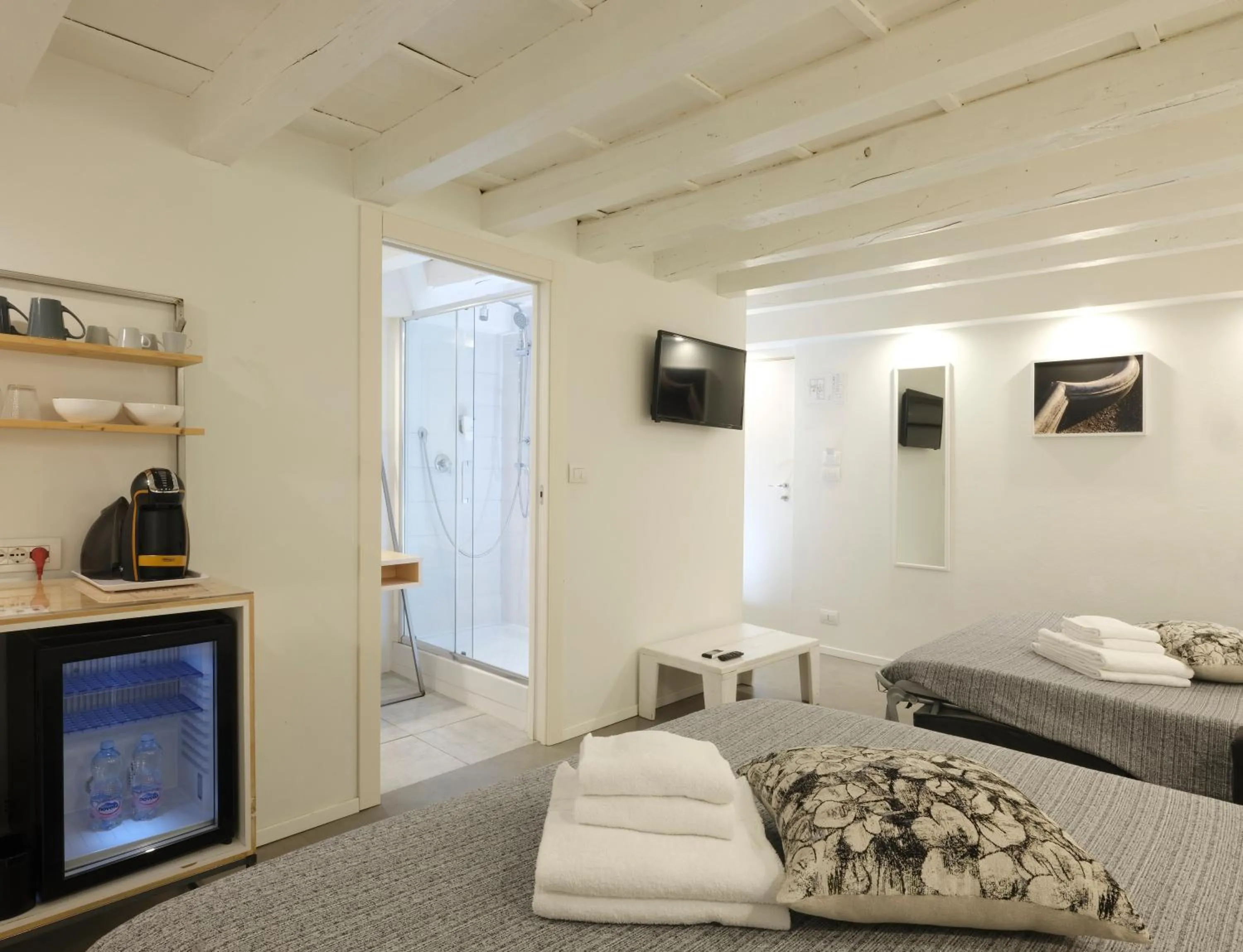 Other, Bed in Piano Tre