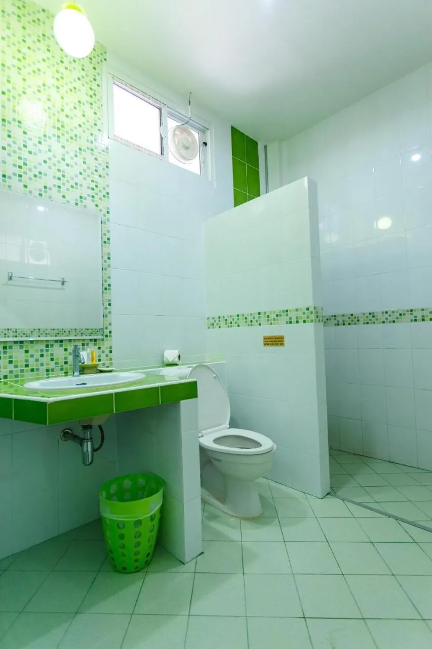 Toilet in S Hotel Kanchanaburi