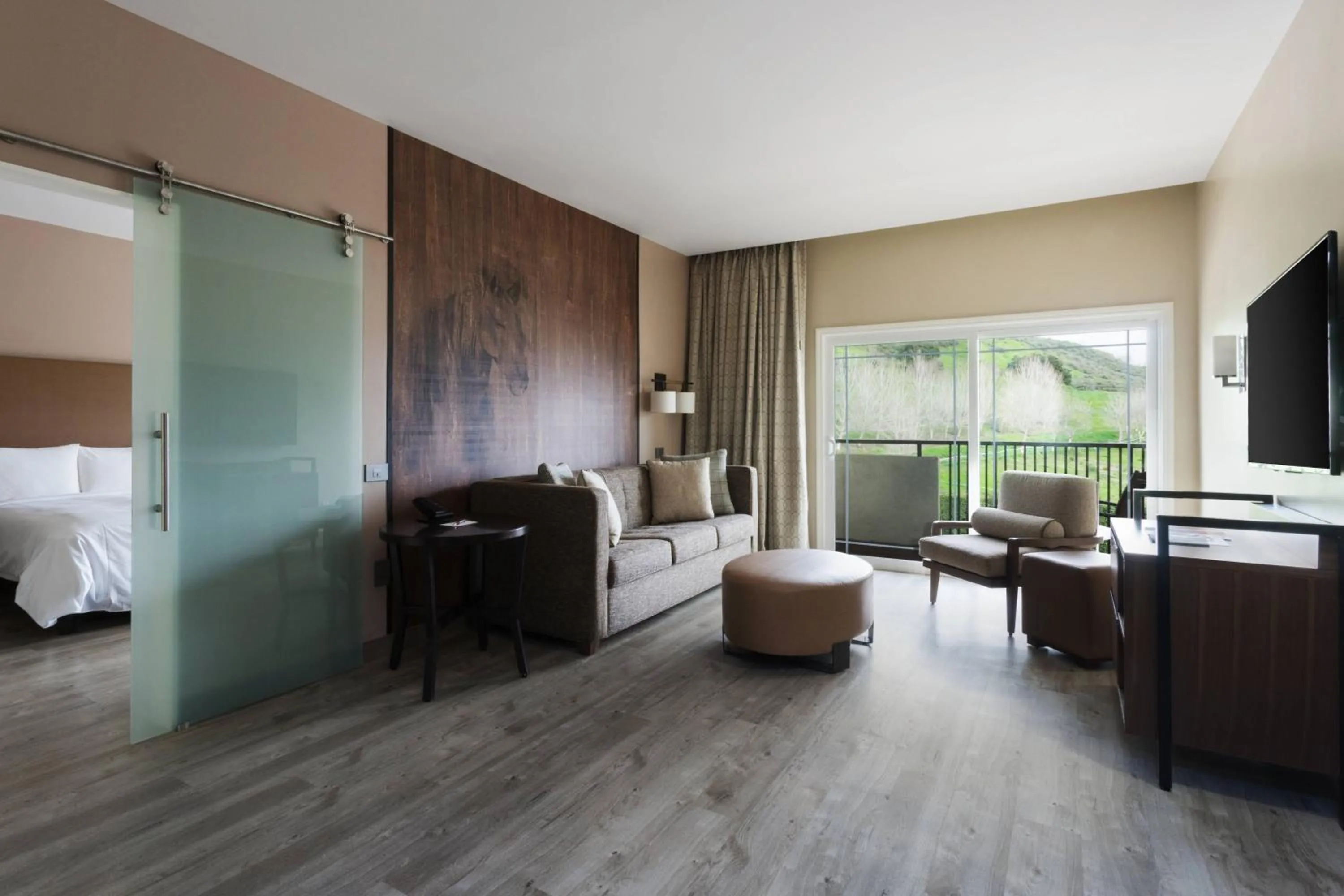 Living room, Bed in Santa Ynez Valley Marriott