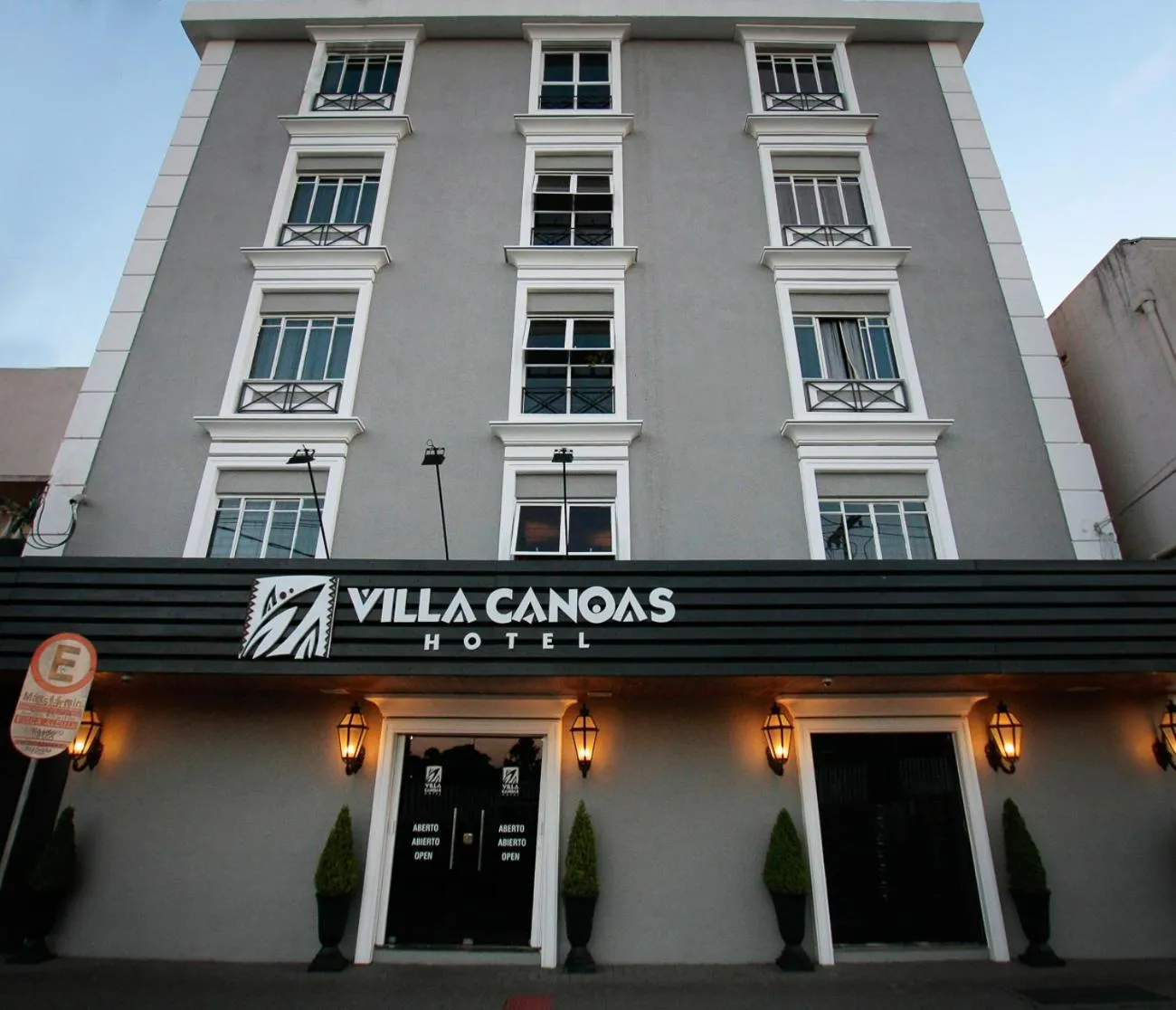 Facade/entrance in Hotel Villa Canoas