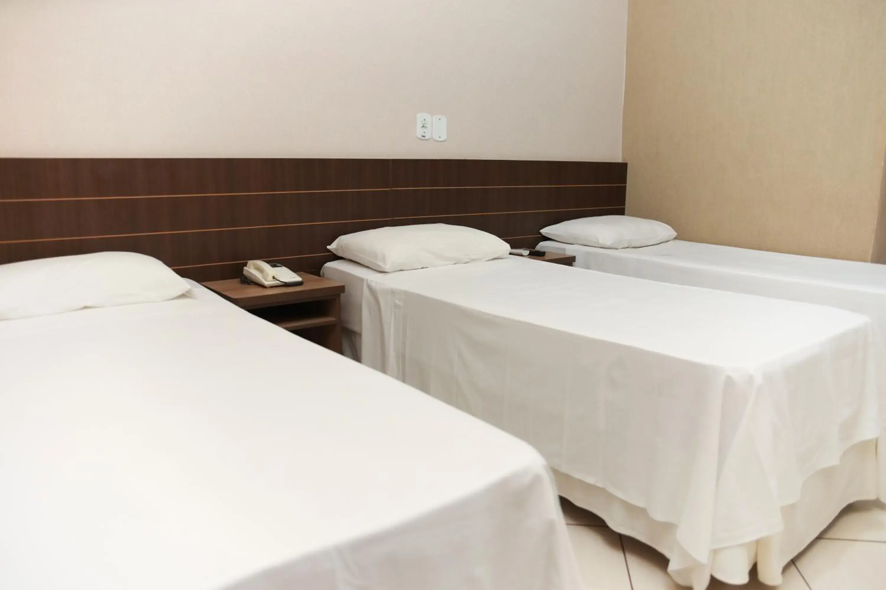 Standard Triple Room in Hotel Villa Canoas Standard Triple Room in Hotel Villa Canoas