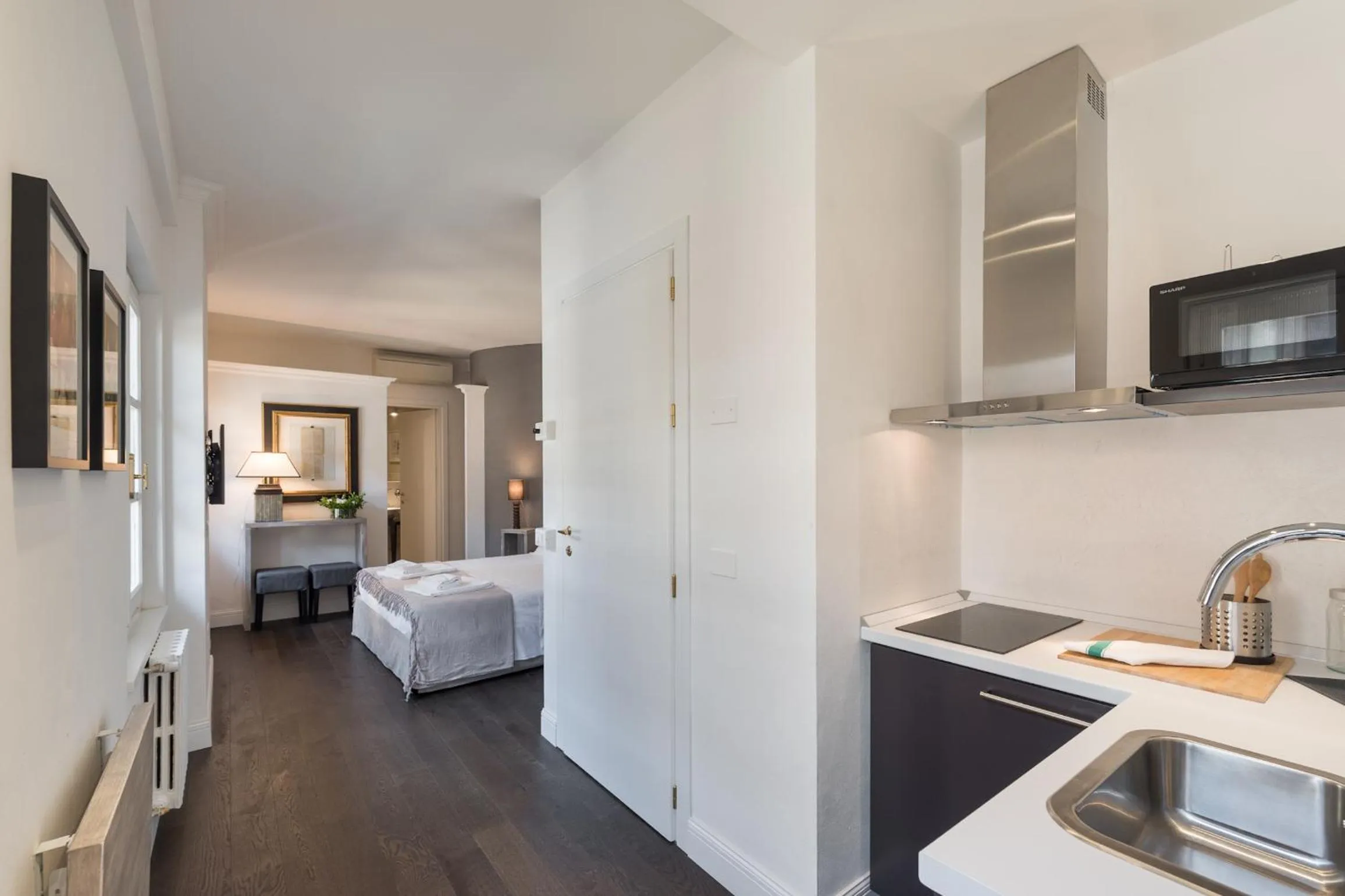 Kitchen or kitchenette, Bed in Novella Goldoni Suite-by Florence Concierge